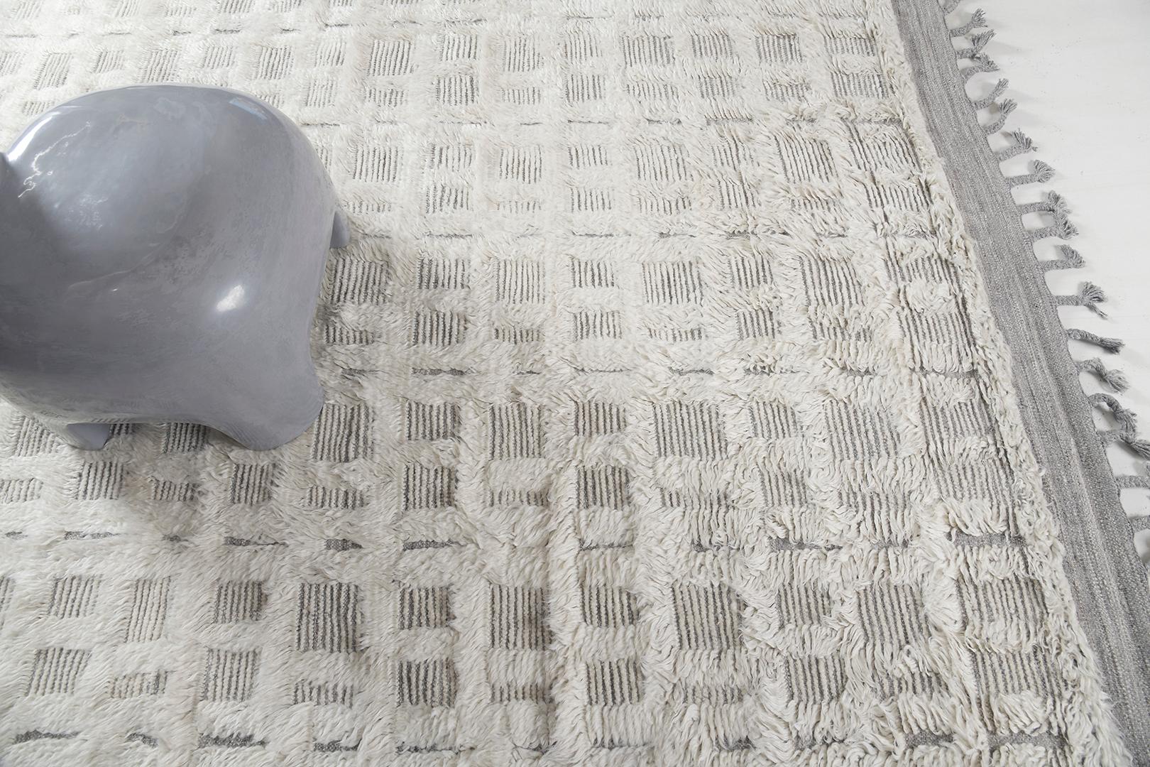 Bittern è caratterizzato da un design contemporaneo in grado di stabilire una visione flessibile verso gli interni finali. La sua lana naturale grigia goffrata alimenta una casa calda e accogliente che si abbina a qualsiasi combinazione di colori.