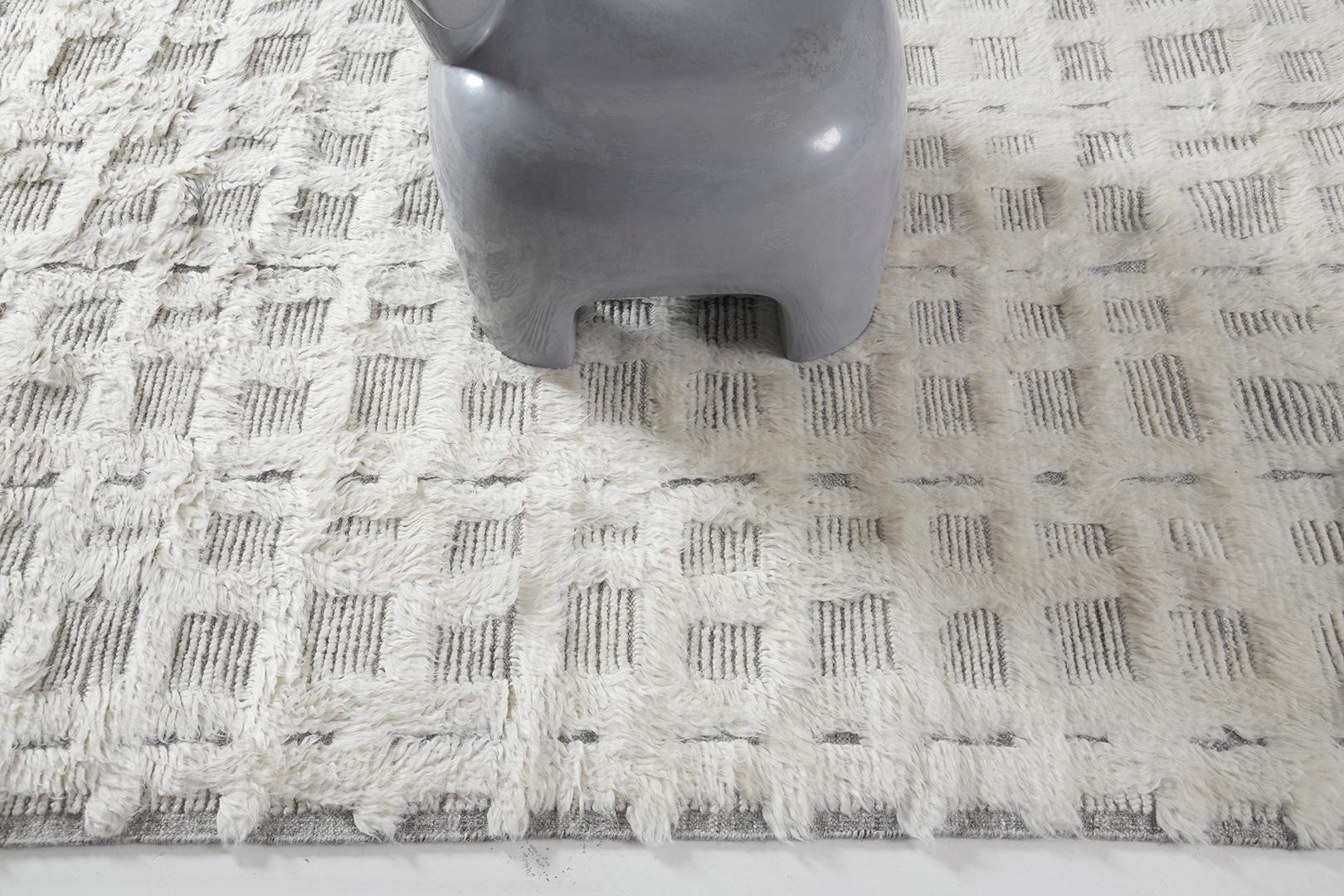 Bittern è caratterizzato da un design contemporaneo in grado di stabilire una visione flessibile verso gli interni finali. La sua lana goffrata di colore grigio naturale alimenta una casa calda e accogliente che si abbina a qualsiasi combinazione di