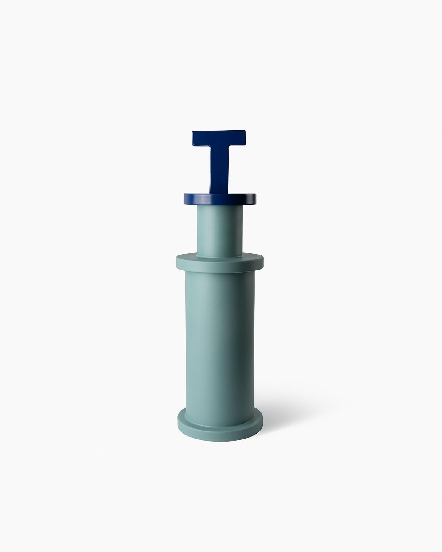 Nathalie Du Pasquier designed a collection
of three vases for Bitossi, in 2004. The
vases are bottle‑shaped and composed
of stackable elements. The formal and
chromatic research is closely linked to her
painting. Using the lathe technique, the
vases