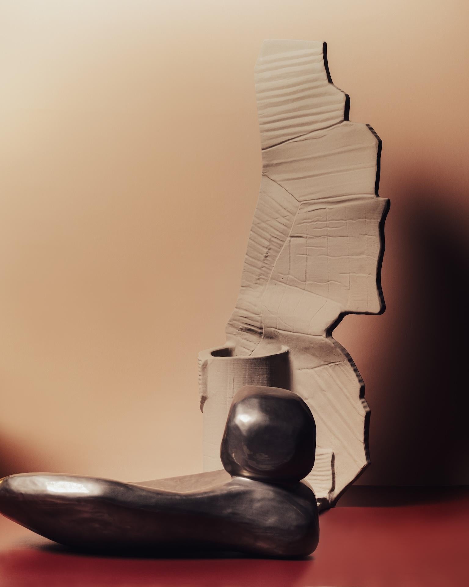 XXI secolo e contemporaneo Scultura scoperta in ceramica Bittosi di Faye Toogood in vendita