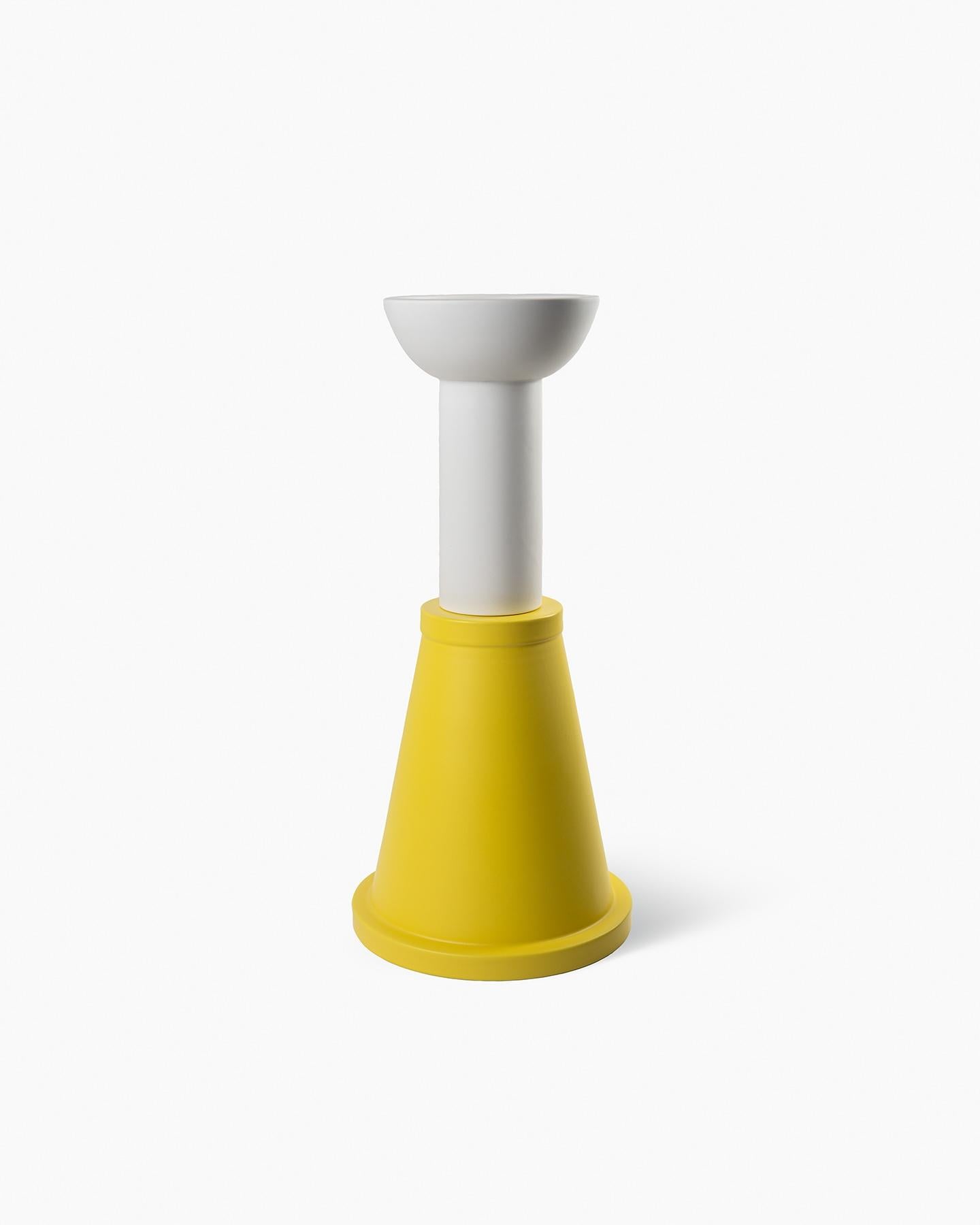 Nathalie Du Pasquier a conçu une collection
de trois vases pour Bitossi, en 2004. Le site
Les vases ont la forme d'une bouteille et sont composés
d'éléments empilables. L'évaluation formelle et informelle de l'efficacité de l'action de l'Union