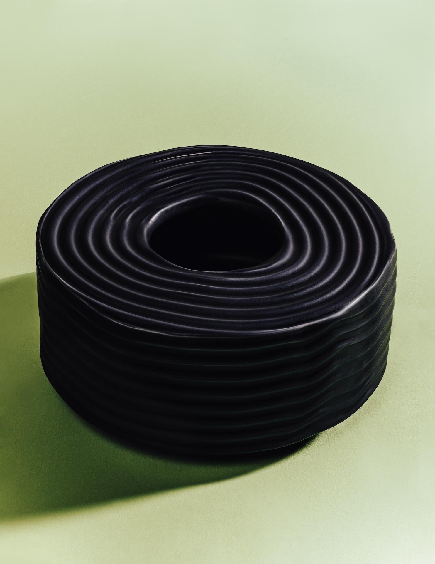 XXI secolo e contemporaneo Vaso in ceramica Bittosi Wiggle di Max Lamb in vendita