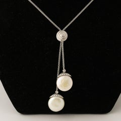 Collar Biwa Flat Coin Pearl Tie de oro blanco de 18 quilates firmado por Yvel