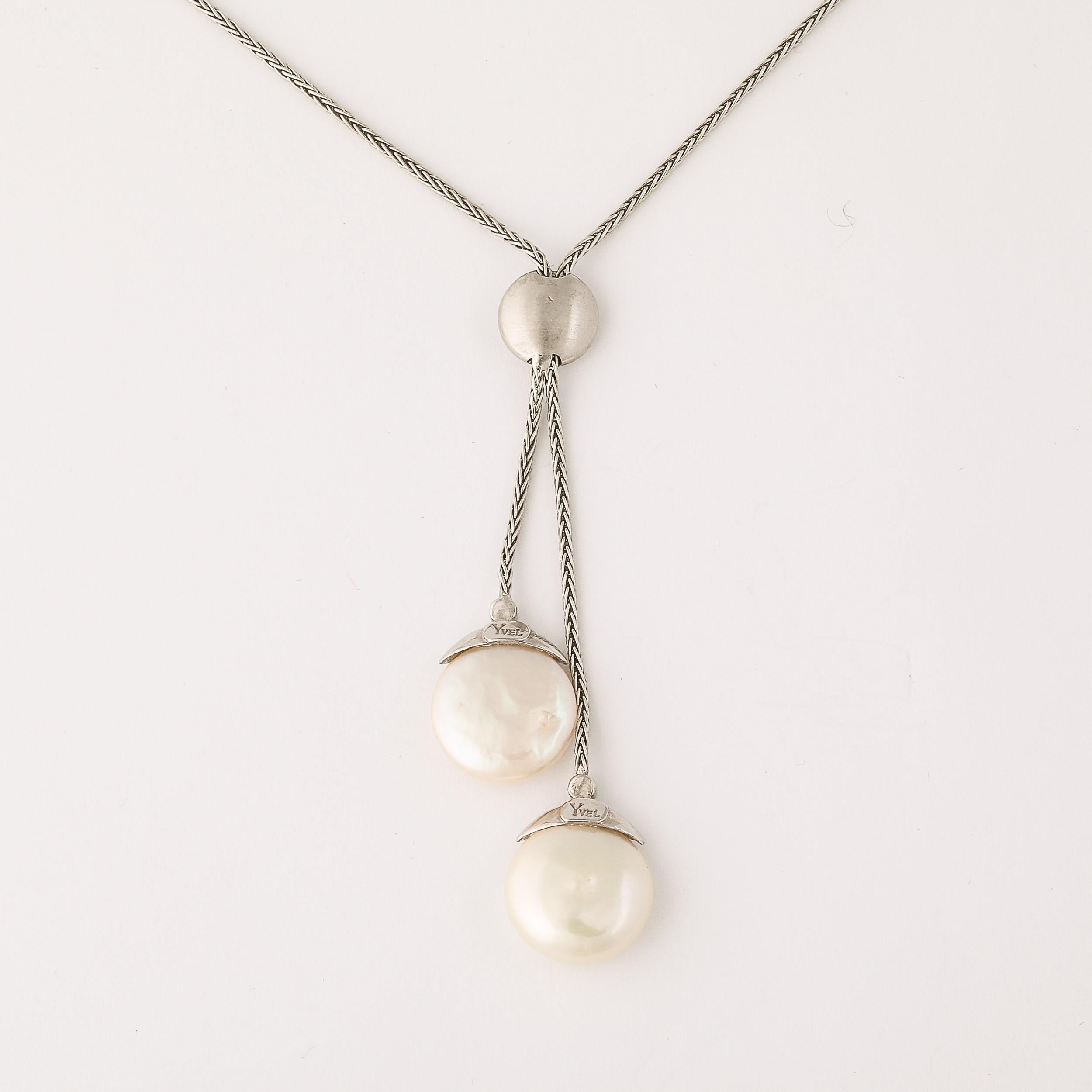 Donna Collana Biwa Flat Coin Pearl in oro bianco 18 carati firmata Yvel in vendita