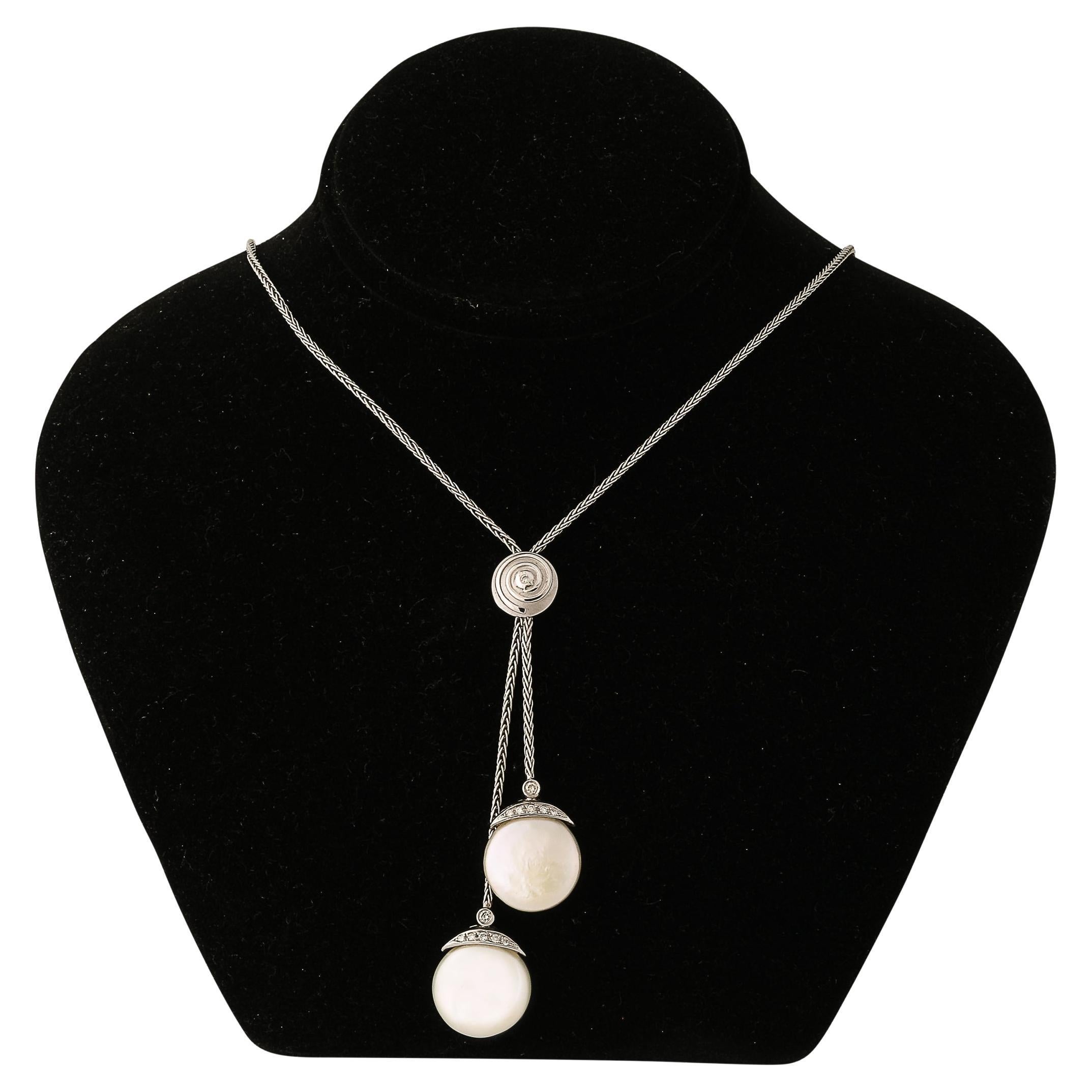 Collana Biwa Flat Coin Pearl in oro bianco 18 carati firmata Yvel in vendita