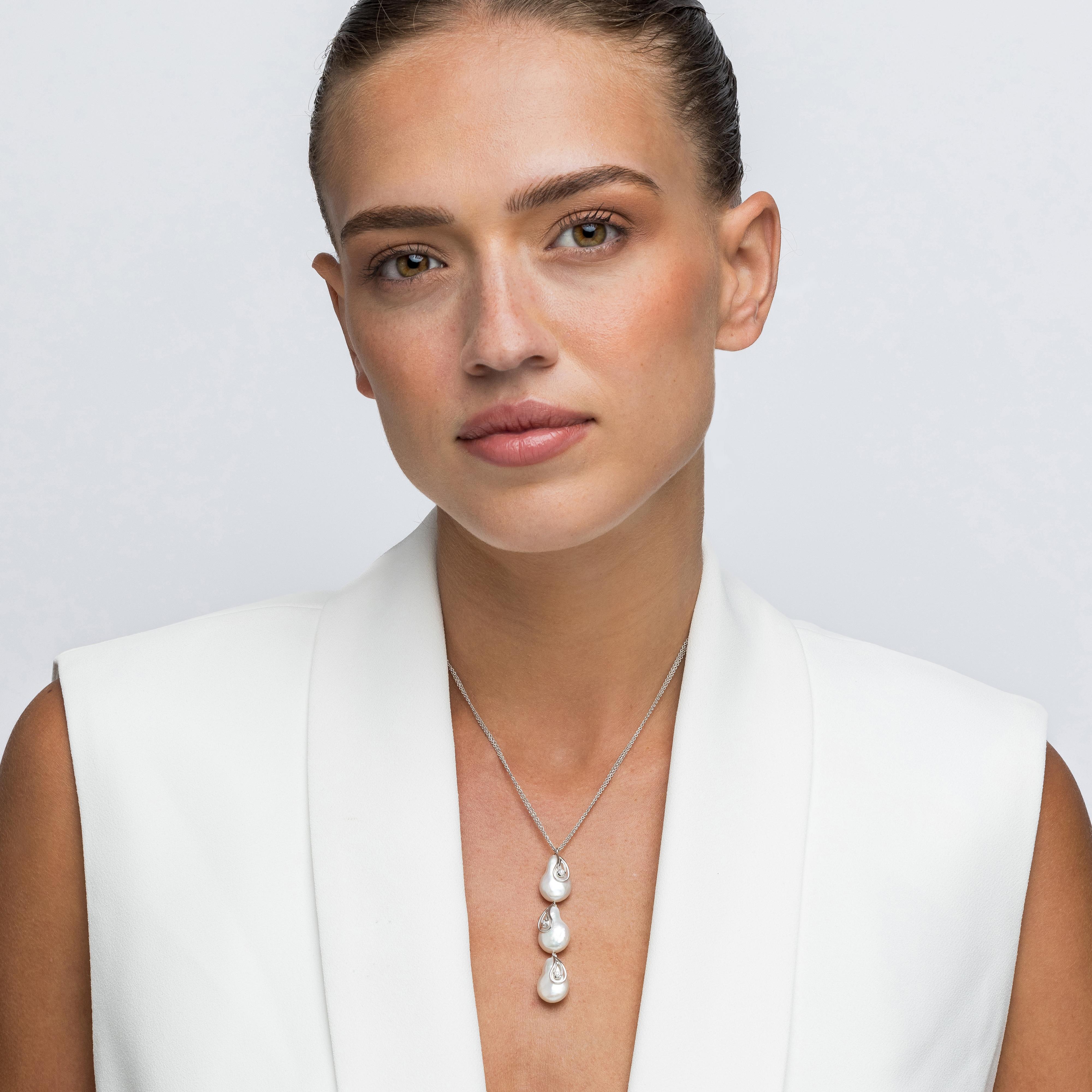 Brilliant Cut Yvel Biwa Freshwater Pearl Teardrop Necklace in 18K White Gold For Sale
