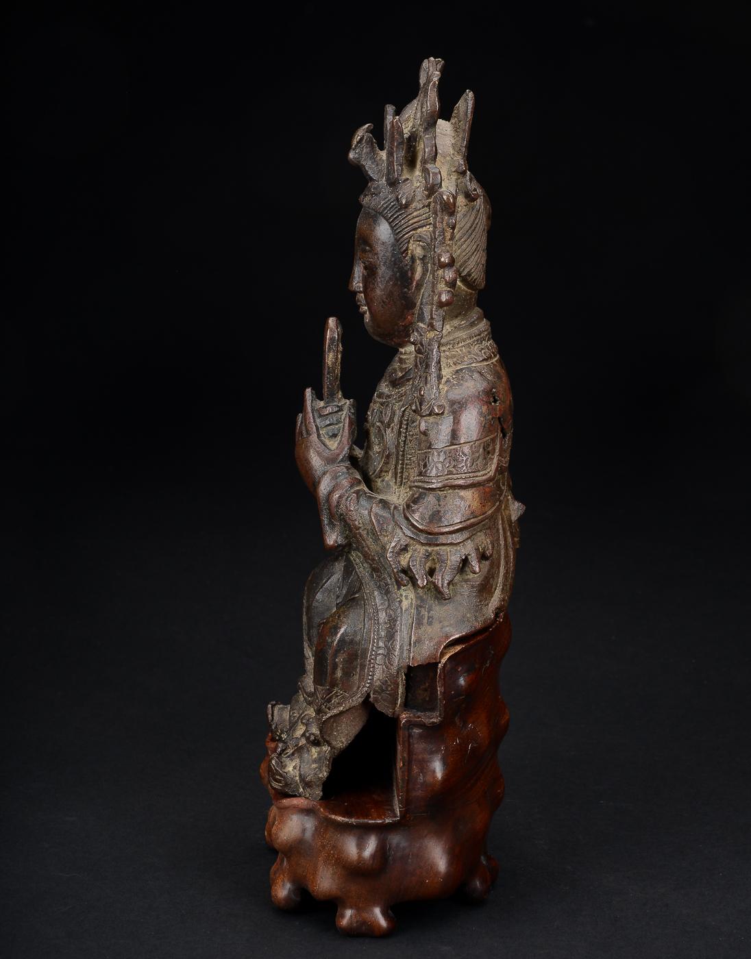 Cinese Figura di Bixia Yuanjun in bronzo datata alla dinastia Ming, 1368-1644 in vendita
