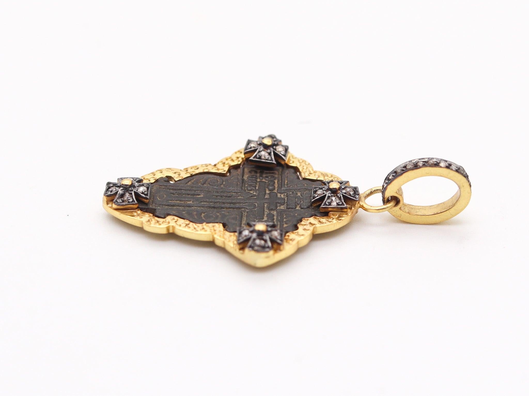 Taglio a rosa BIZANTINE 1775 Croce Ortodossa in rame 18Kt Vermeil Sterling e Diamanti in vendita