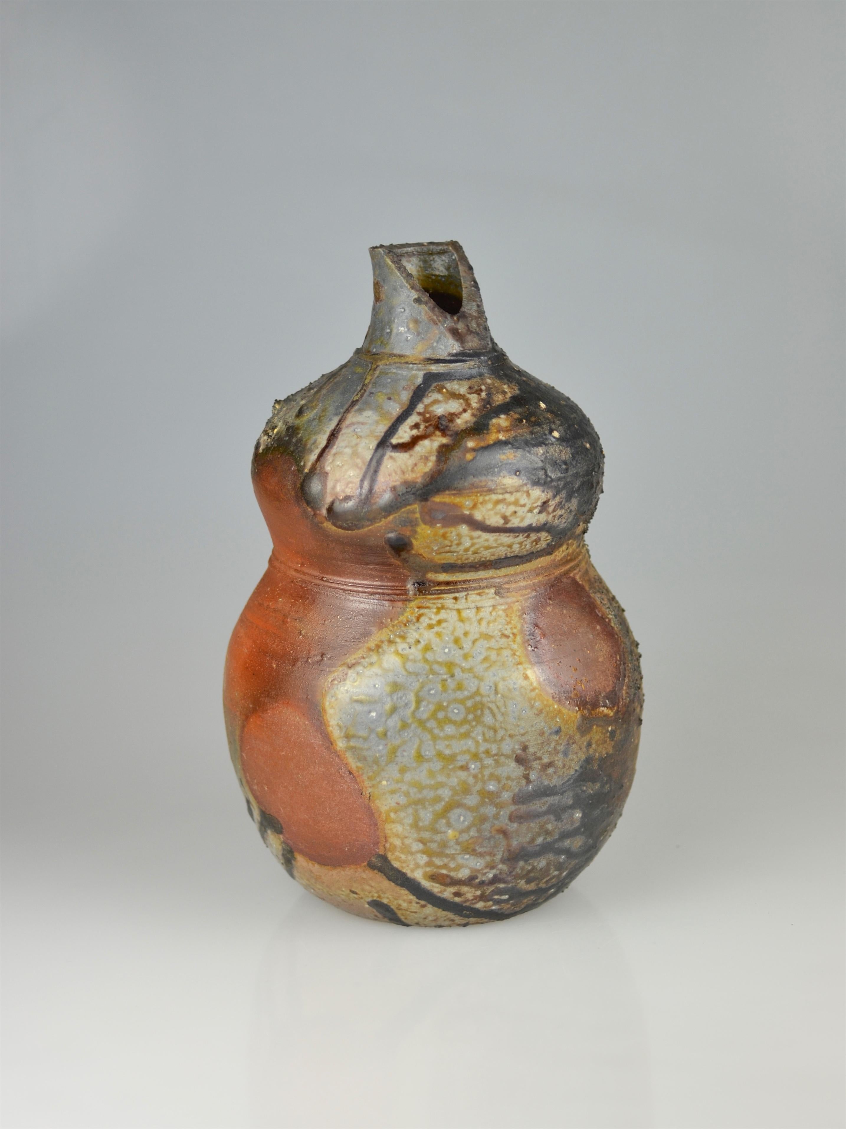 Stunning Bizen flower vase in shape of a gourd by Fujiwara Kazu. Fujiwara Kazu (b. 1958) was born into a celebrated Bizen potting family - both his grandfather Kei and his father Fujiwara Yu were named Living National Treasures. He has exhibited