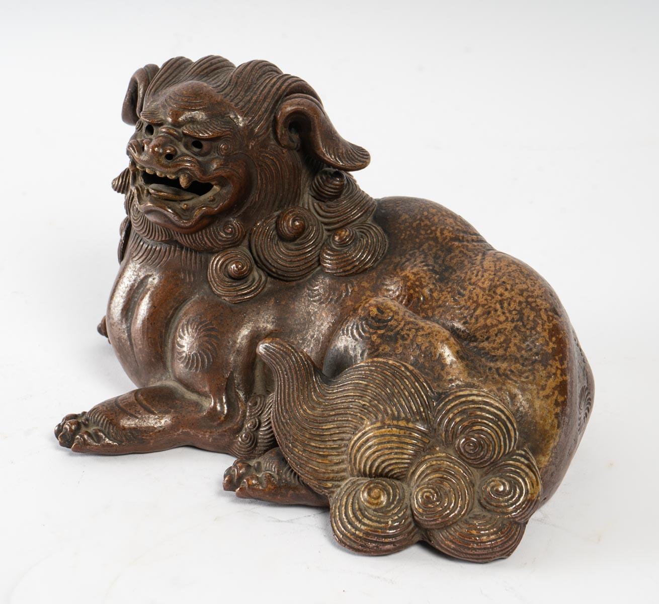 Bizen pottery shishi, Japan, late Edo period, 19th century, by placing a cup filled with incense under the object, the incense wisps out of the open mouth. Perfect condition. No restoration. Firing crack on the inside. 
Measures: H: 14.5 cm, W: 25