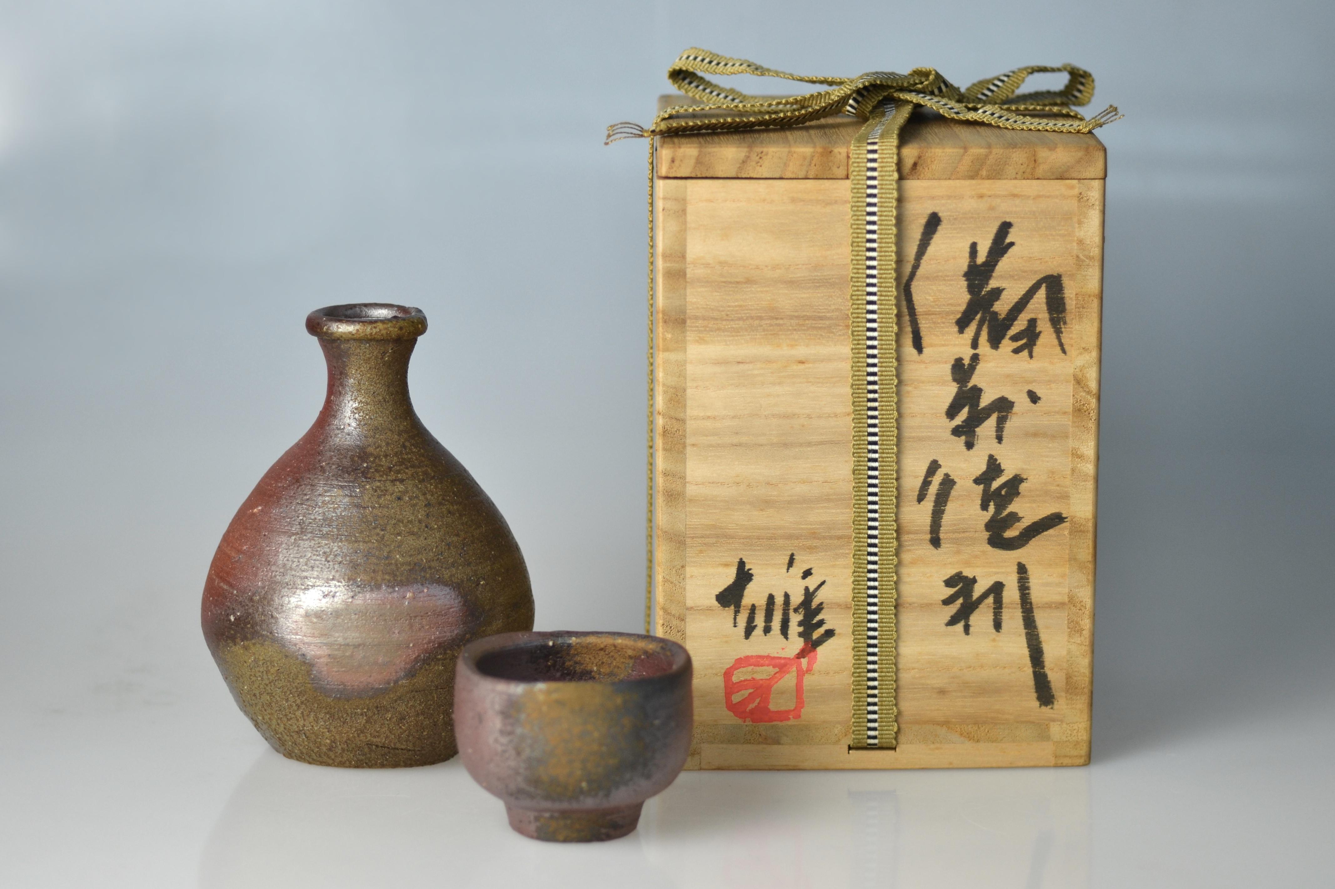 Fired Bizen Sake Set Flask and Cup by Living National Treasure Fujiwara Yu (1932-2001) For Sale