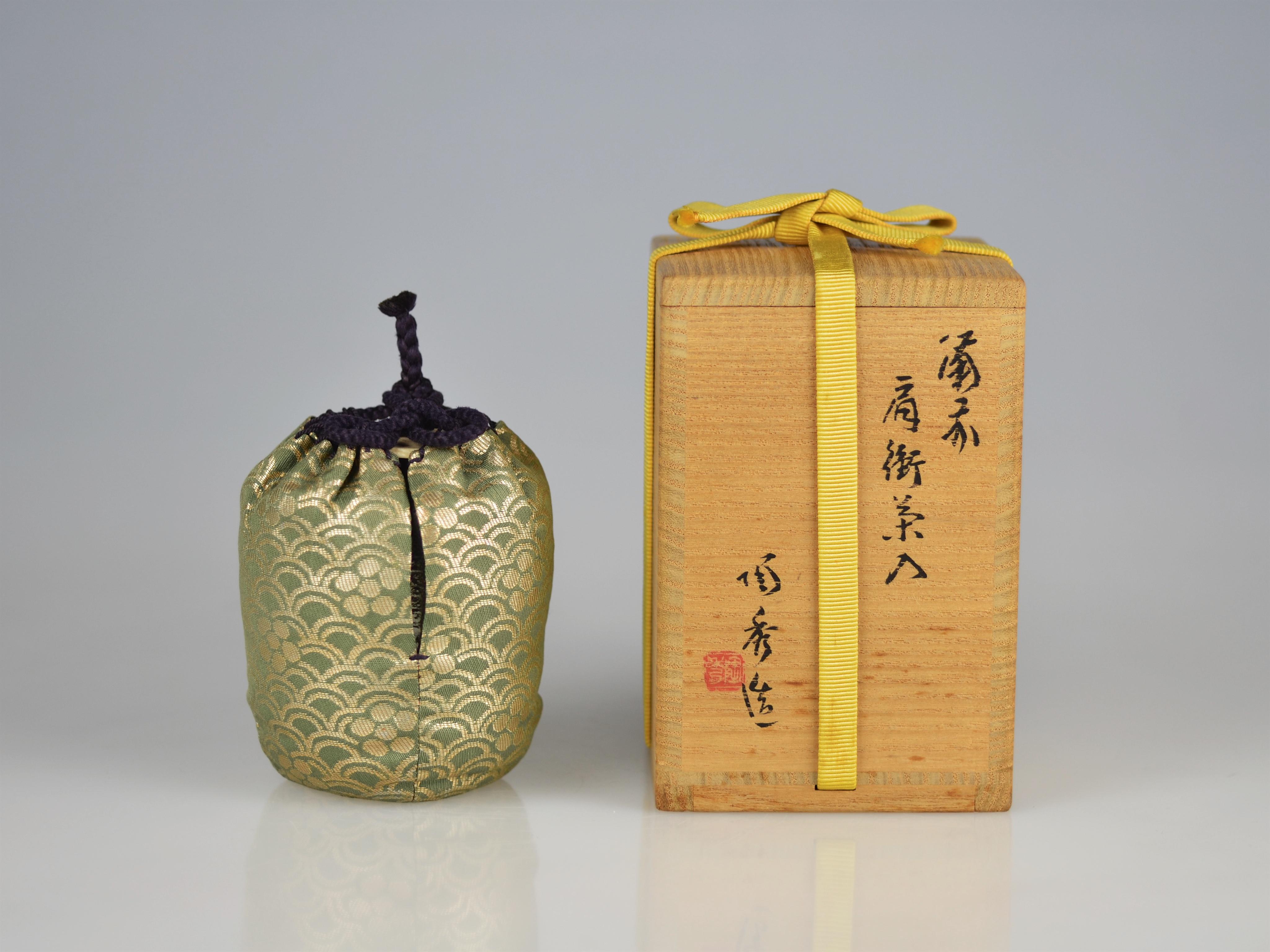 20th Century Bizen Tea Caddy with Natural Metallic Ash Glaze by Yamamoto Tōshū '1906-1994' For Sale