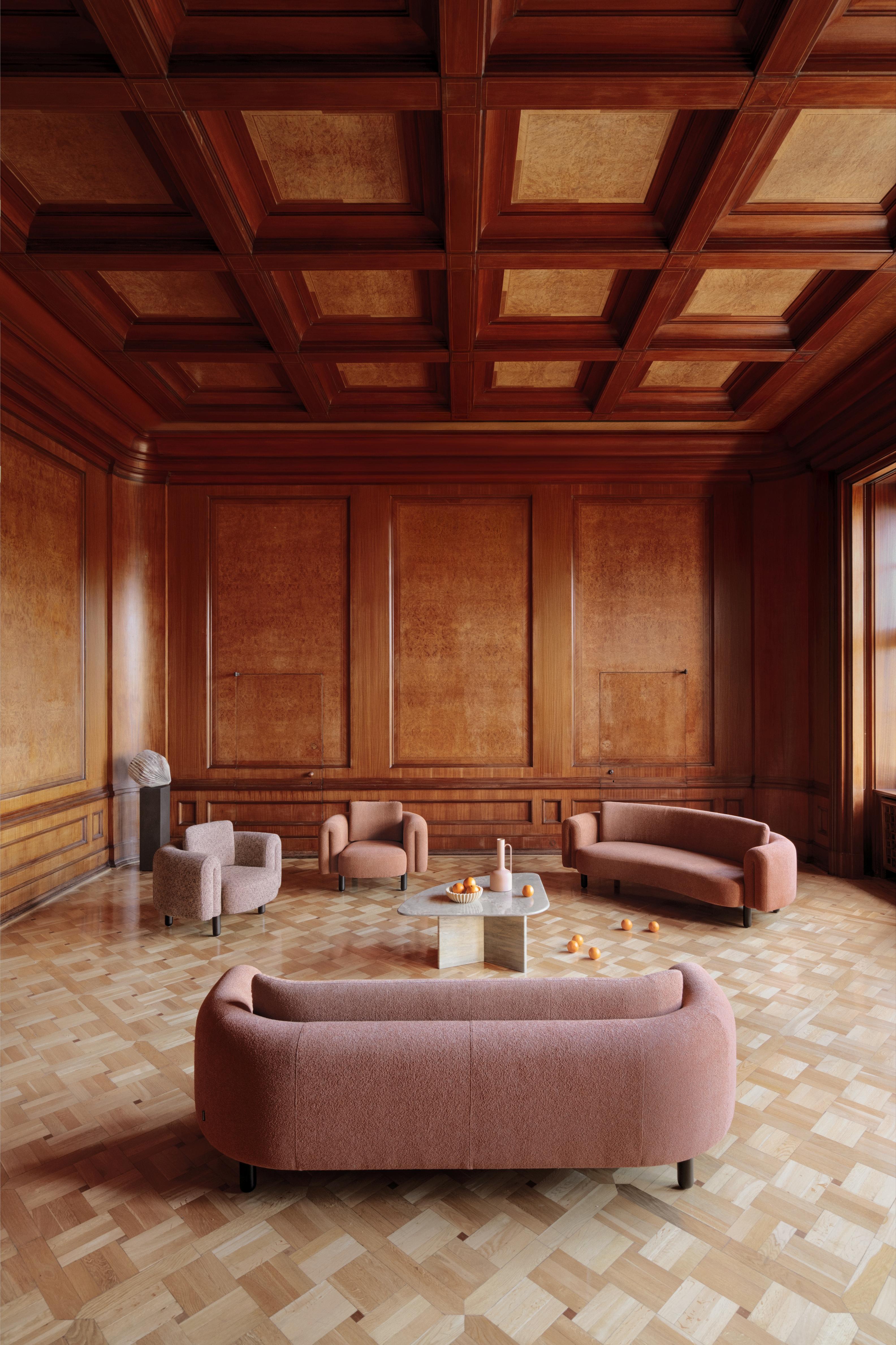 XXIe siècle et contemporain BIZZARTO BOFII kidney shaped sofa with upholstered base en vente