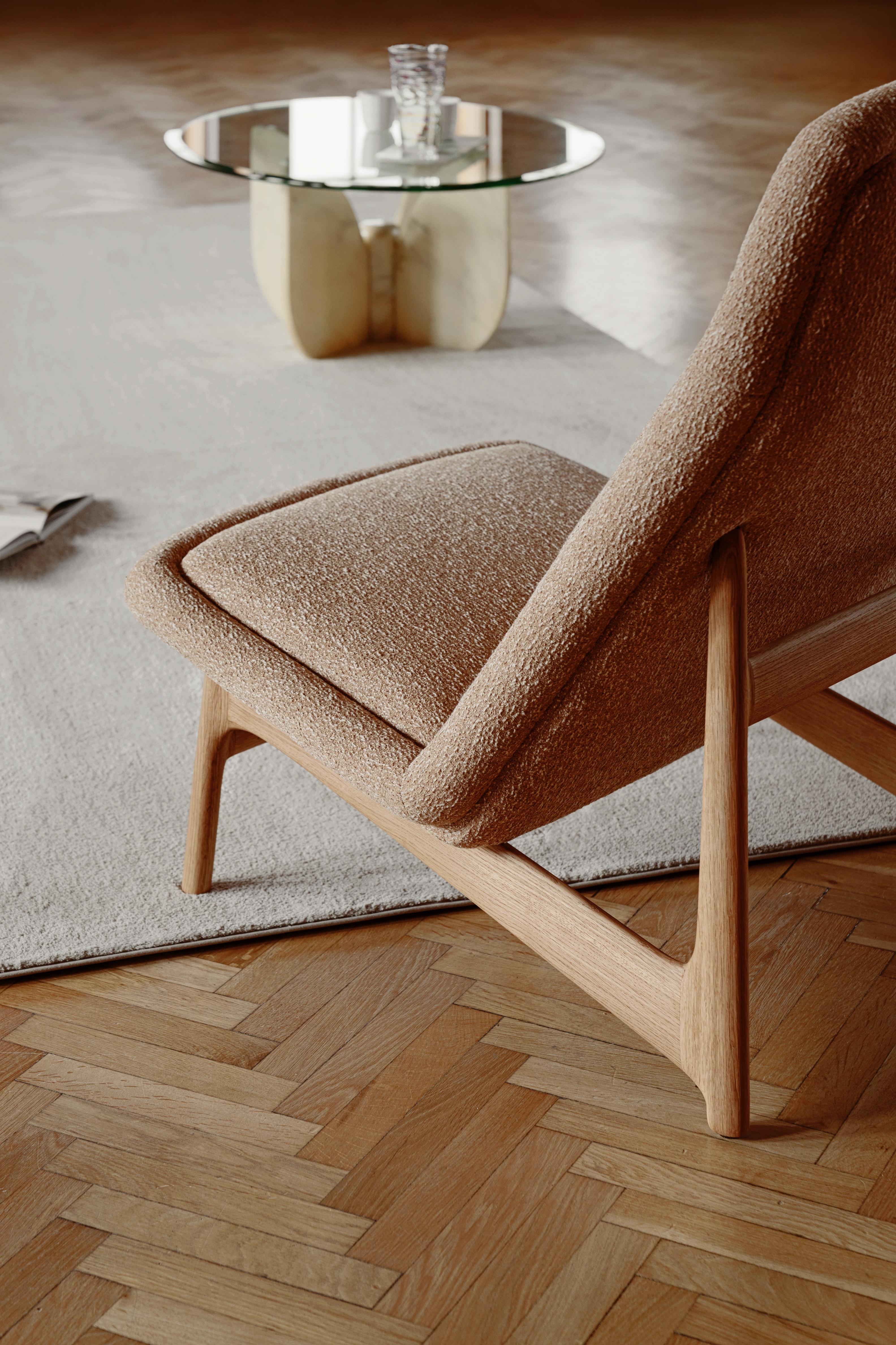 Polonais BIZZARTO LOOP chair with oak frame en vente