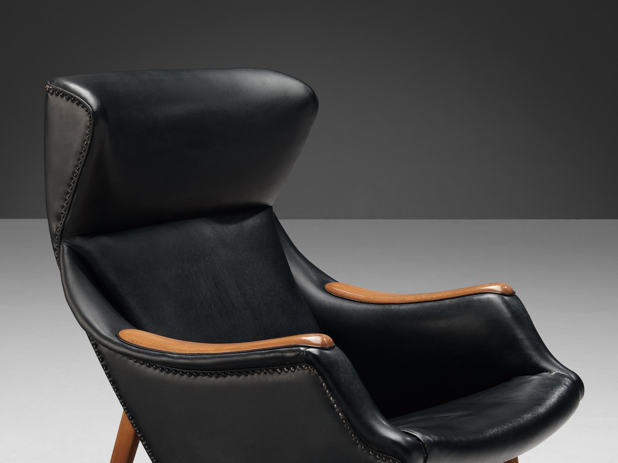 B.J. Hansen Lounge Chair in Teak and Black Upholstery  In Good Condition For Sale In Waalwijk, NL