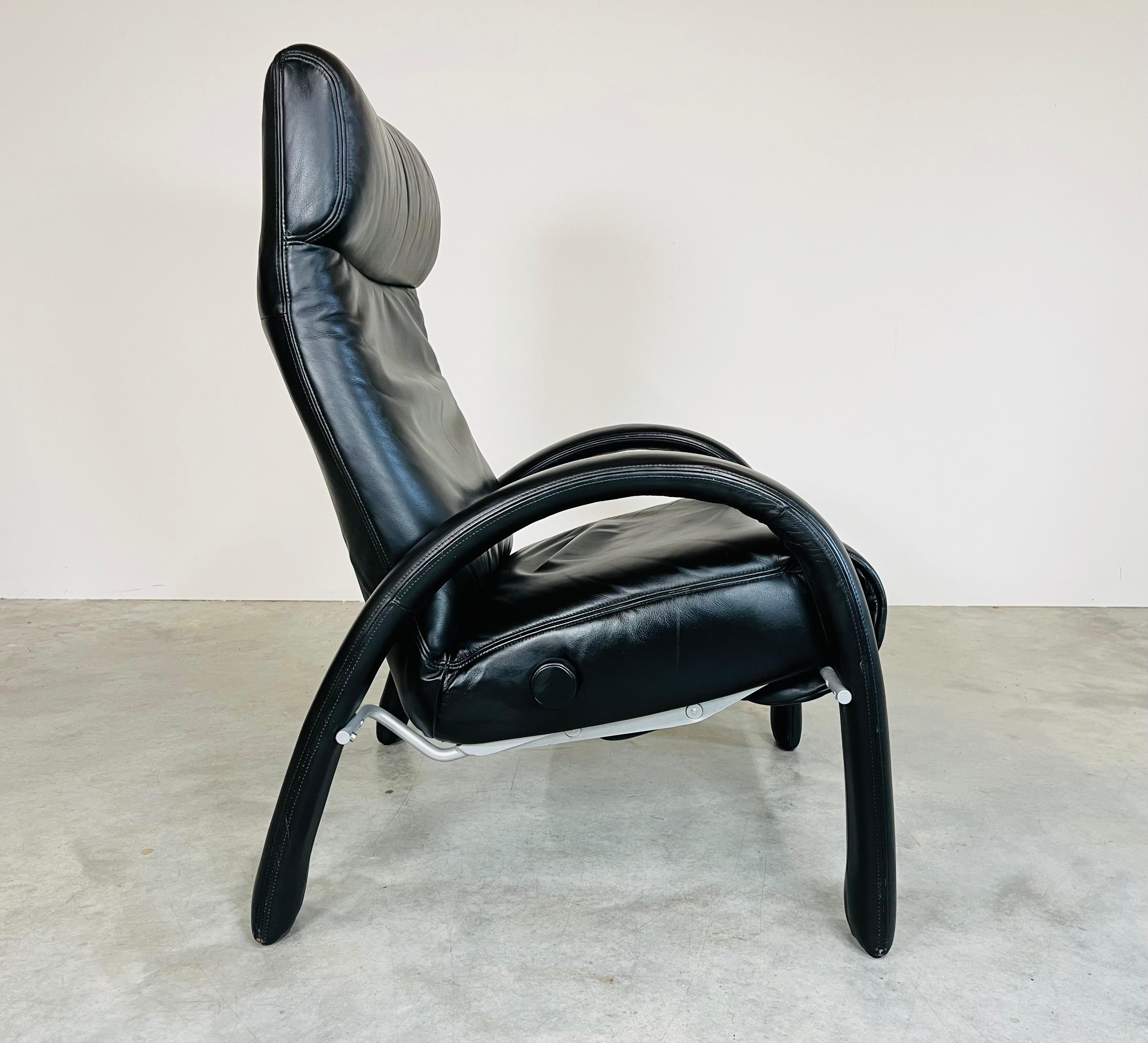 XXIe siècle et contemporain Lafer Chaise longue inclinable en cuir noir - Brésil  en vente