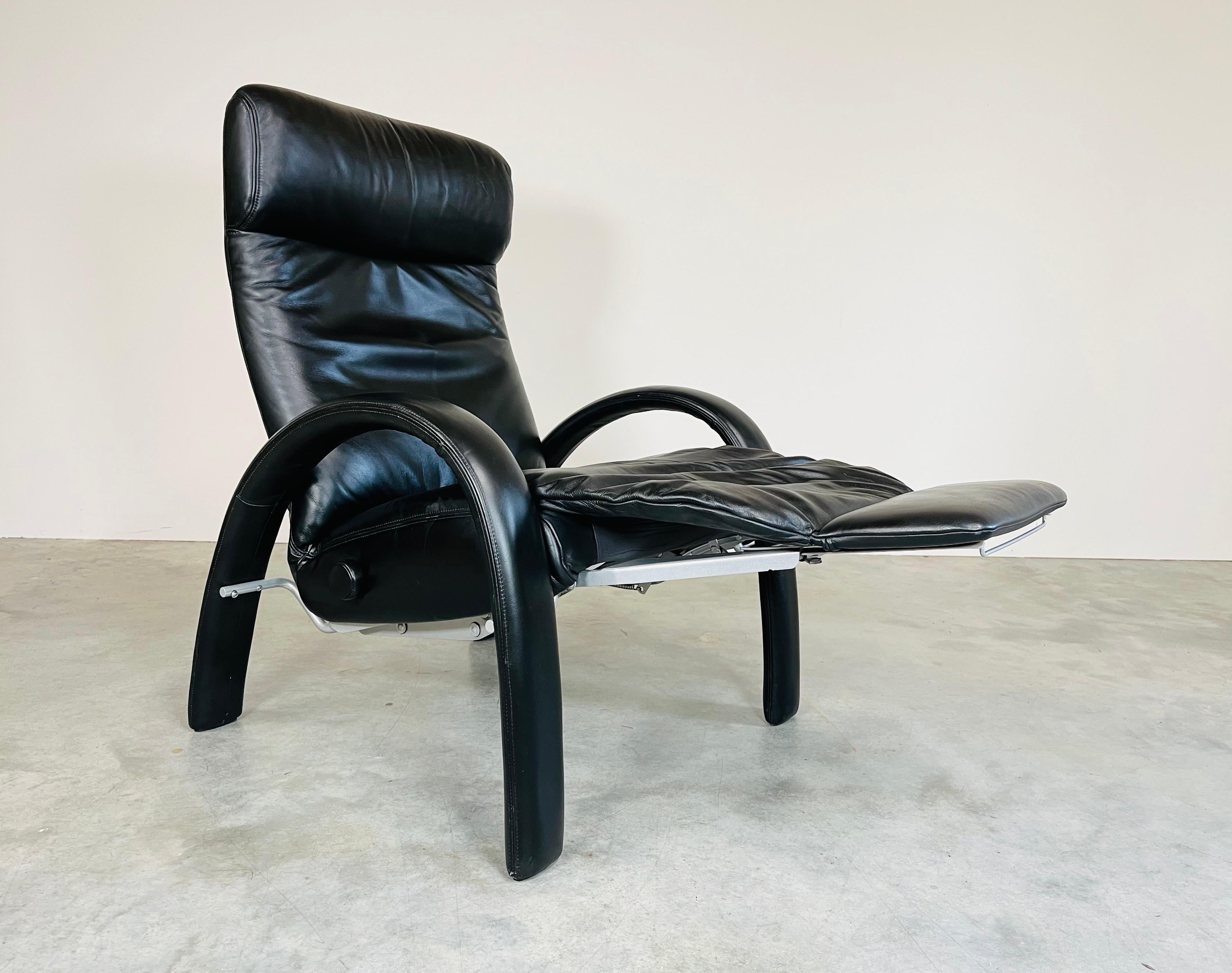 Lafer Chaise longue inclinable en cuir noir - Brésil  en vente 1