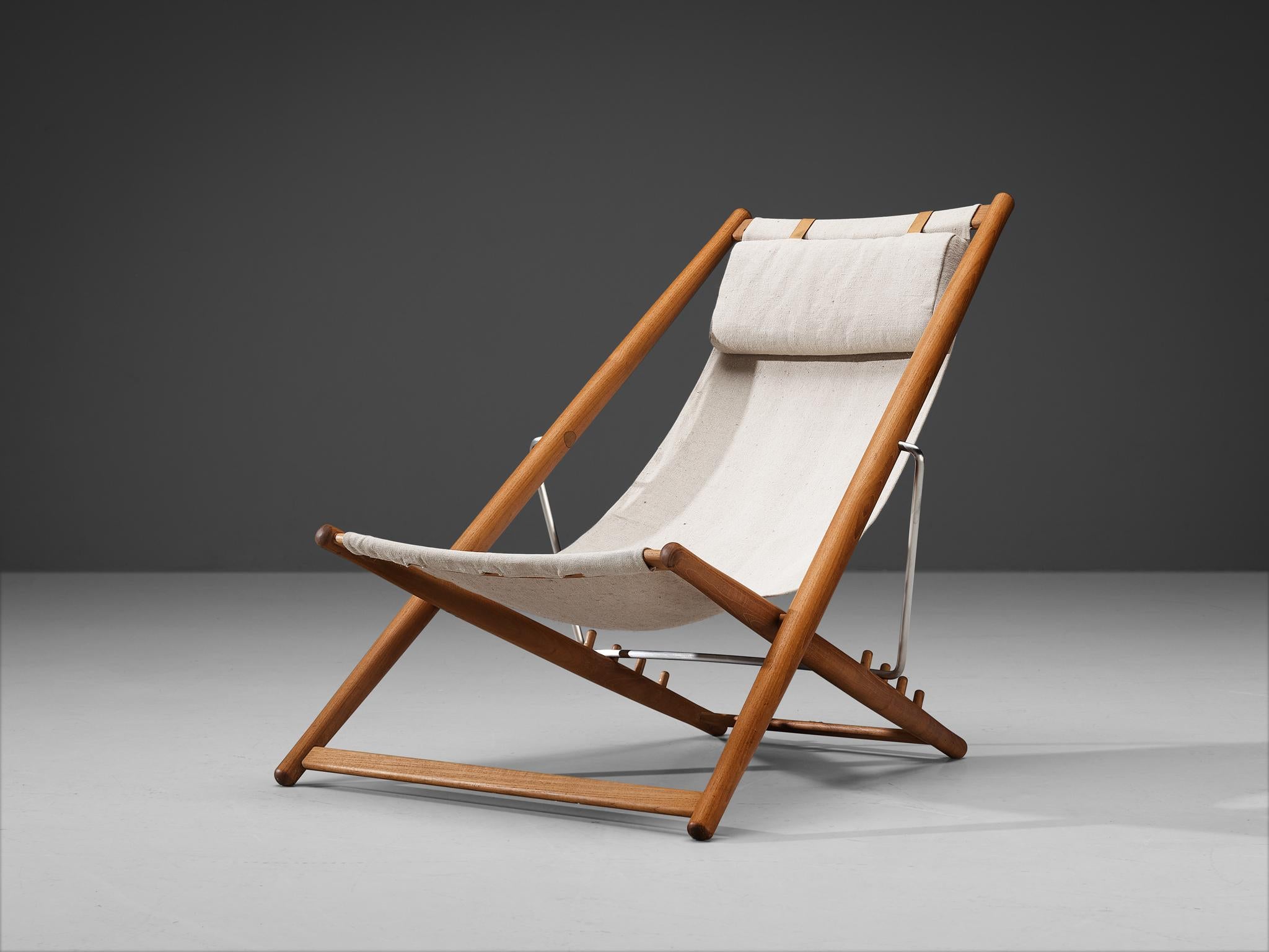 Björn Hulten for Berga Form, lounge chair, model 'H55', teak, fabric, Sweden, 1950s. 

Modest lounge chair designed by Swedish designer Bjorn Hulten in 1955. This 'H55' model was originally designed to use both indoors as outdoors. The teak wooden