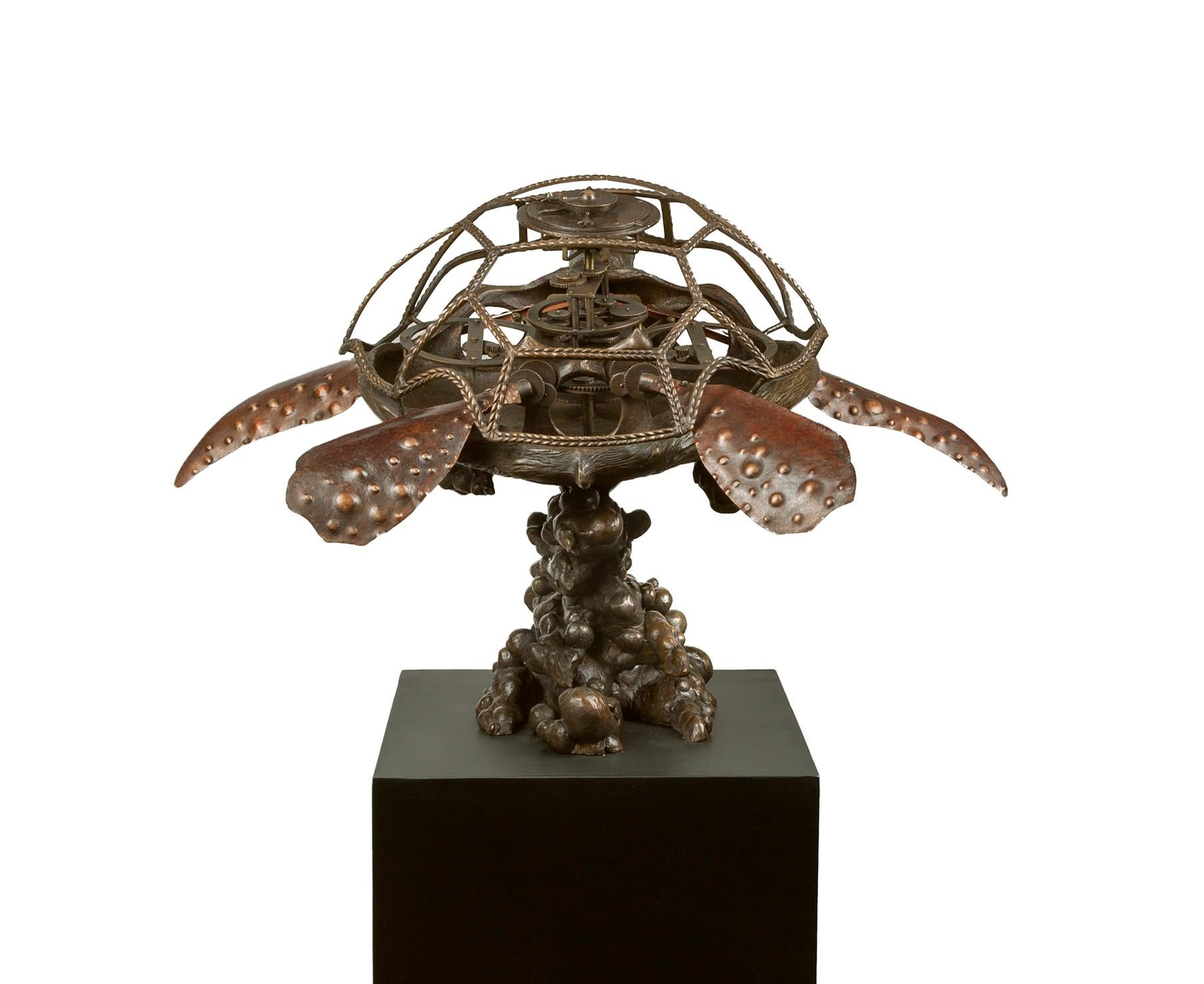 La tartaruga volante - Figurative Sculpture Oro di Bjørn Okholm Skaarup