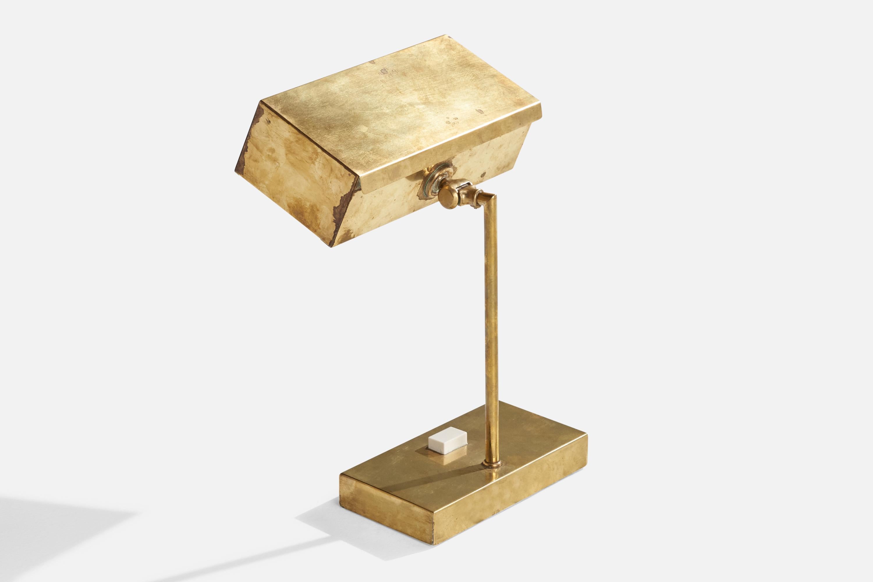 Björn Svensson, lampe de table Elidus, laiton, acrylique, Suède, 1970 Bon état - En vente à High Point, NC