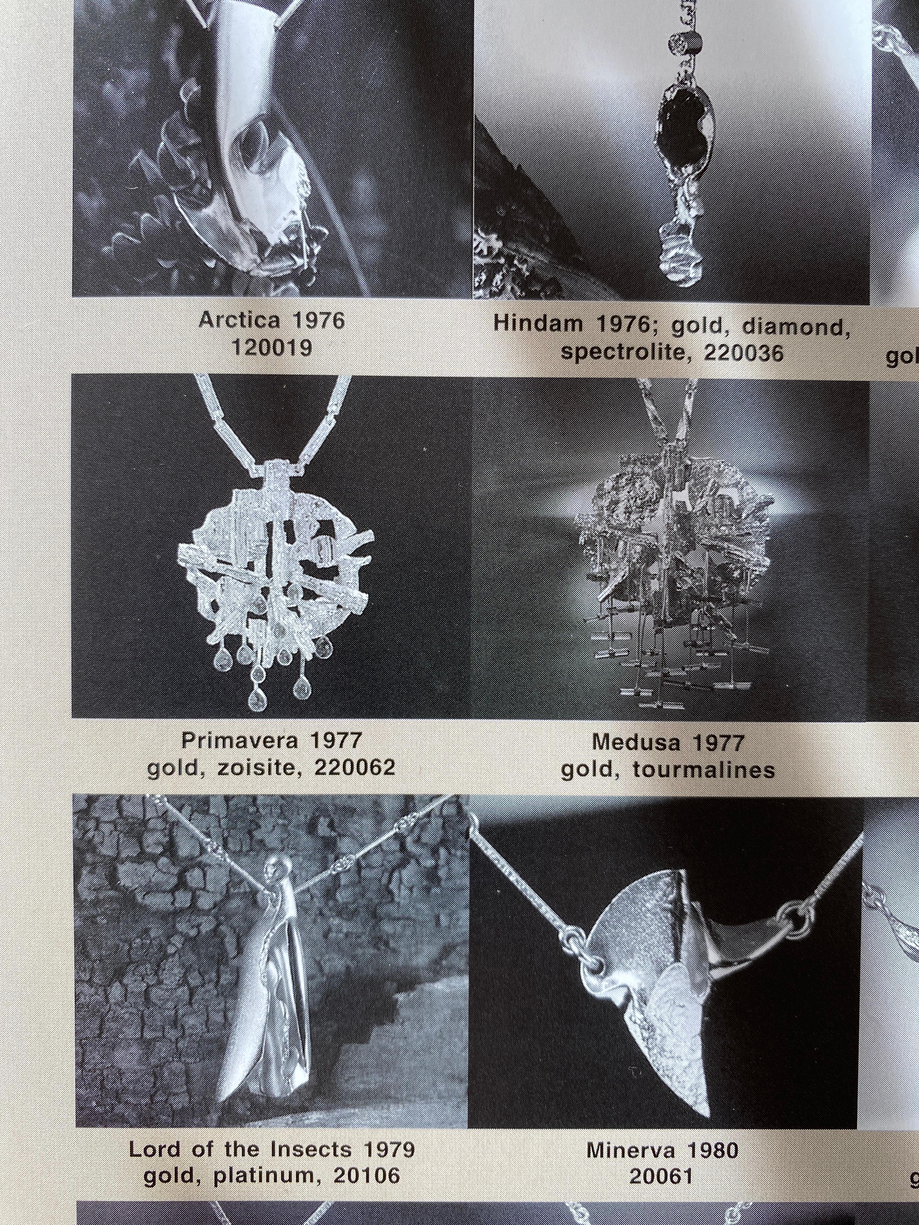 Bjorn Weckstrom 1977 Finland Rare 18Kt Gold & Zoisite Pendant For Sale 8