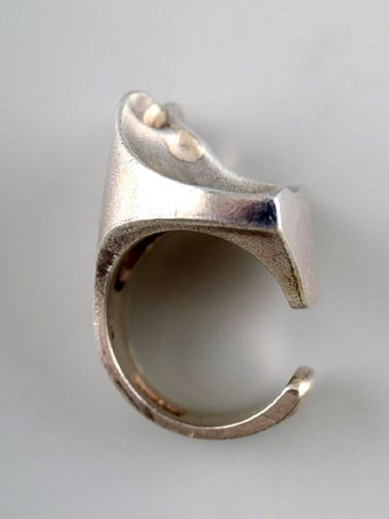 Björn Weckström, Lapponia, Finland.
Vintage modernist ring in sterling silver, handmade.
1960 s.
Measures 18 mm. Size 8 (USA). Our jeweler can adjust to any size for an additional $50.
