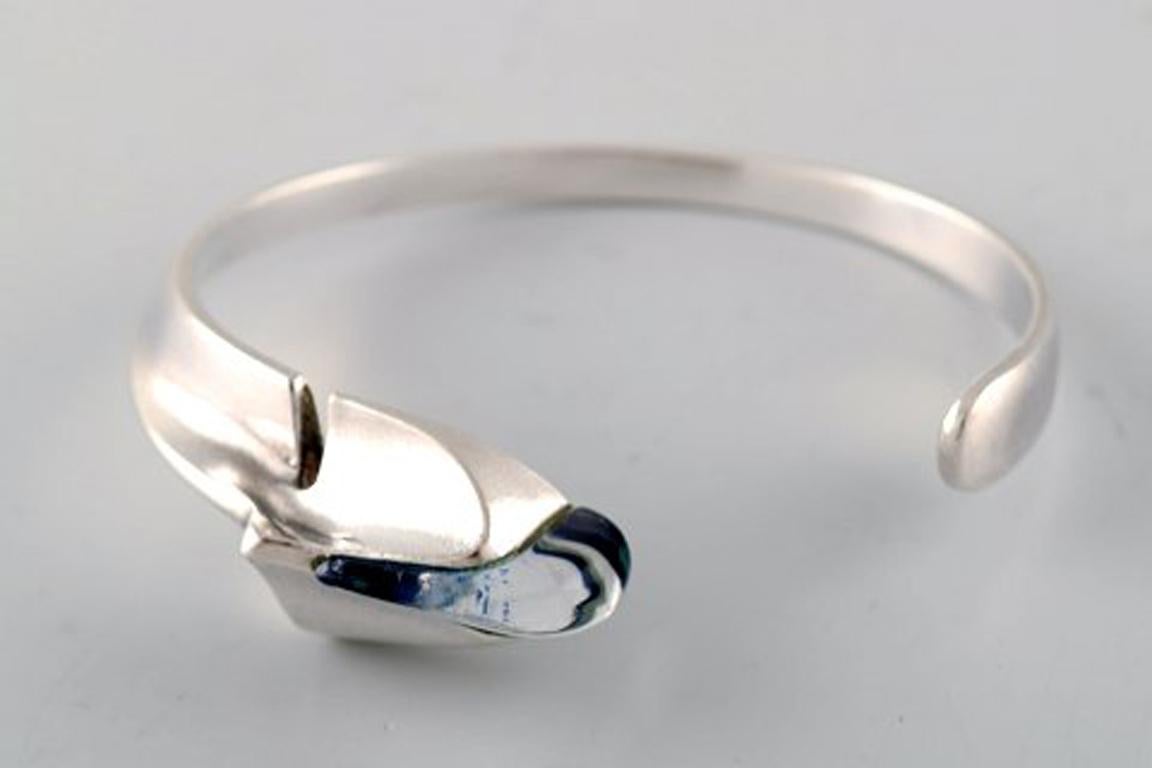 Björn Weckström, Lapponia, Finland. Vintage silver bracelet with blue stone. 
Moderernist bracelet in sterling silver, handmade.
Measures: 6,5 cm in diameter.