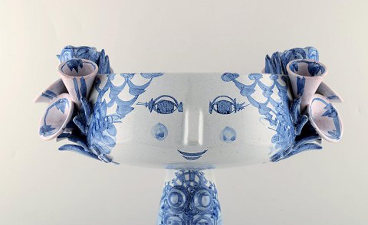 Bjorn Wiinblad 1918-2006. Centerpiece / vase, model 'Eva' of blue glazed earthenware in the shape of a woman's head, ornamented with candlesticks on the sides. Dessin V15, 1974.
Signed in Monogram.
Measures: 42 x 39 cm.
In very good condition.