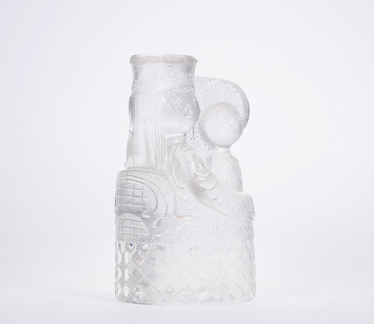 Crystal statuette from Rosenthal Studio linie germany

Designed by the Danish artist Bjorn Wiinblad in the 1970s.

Beautiful crystal glass statue of Mary with child.

The statue is beautifully detailed.