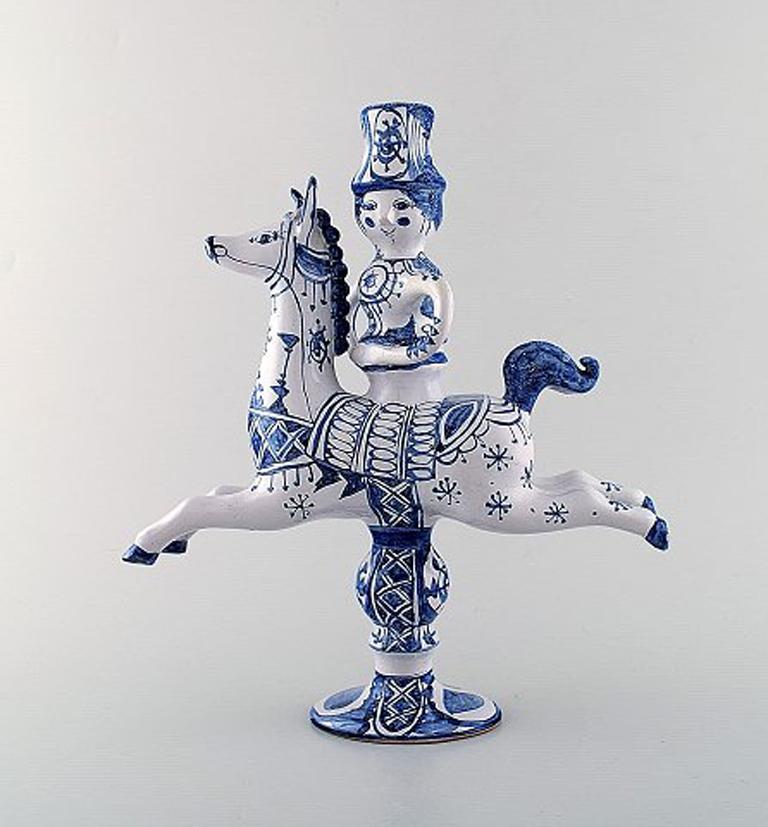 Bjorn Wiinblad figurines from the blue house.
Figures / candlestick riders on horseback with space for a light.
Decoration number L4.
Both dated 1969.
Measures: Height 30 cm., Width 27 cm.
In very good condition.