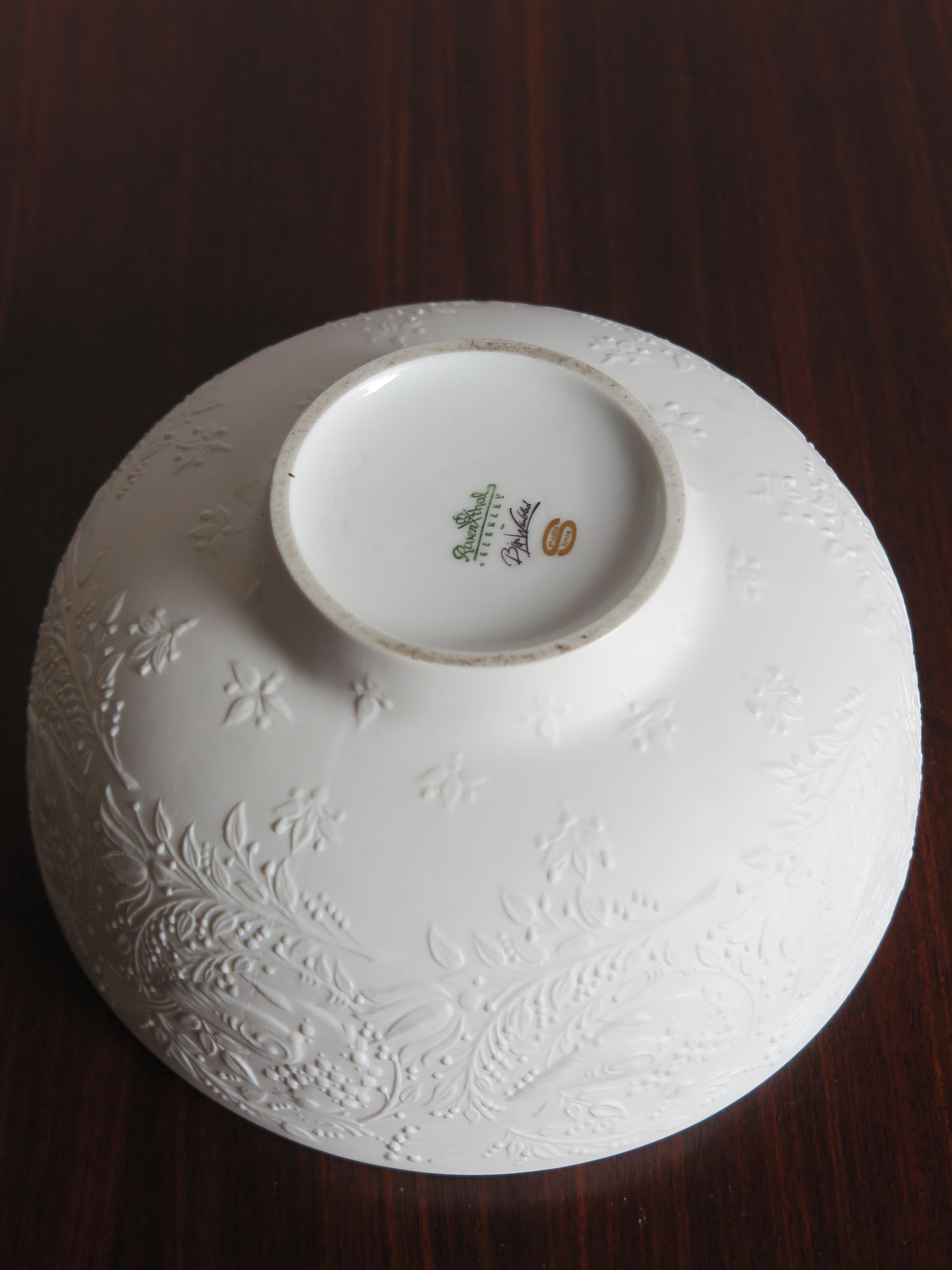 Björn Wiinblad for Rosendhal Studio Linie White Porcelain Bowl, 1970s In Good Condition For Sale In Reggio Emilia, IT