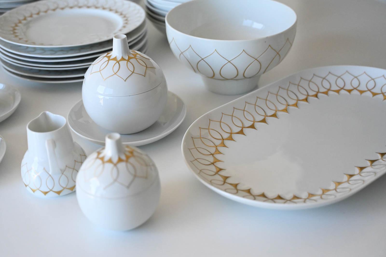 Bjorn Wiinblad for Rosenthal Gold Lotus Silhouette Tableware, Service for 8 In Good Condition For Sale In Costa Mesa, CA