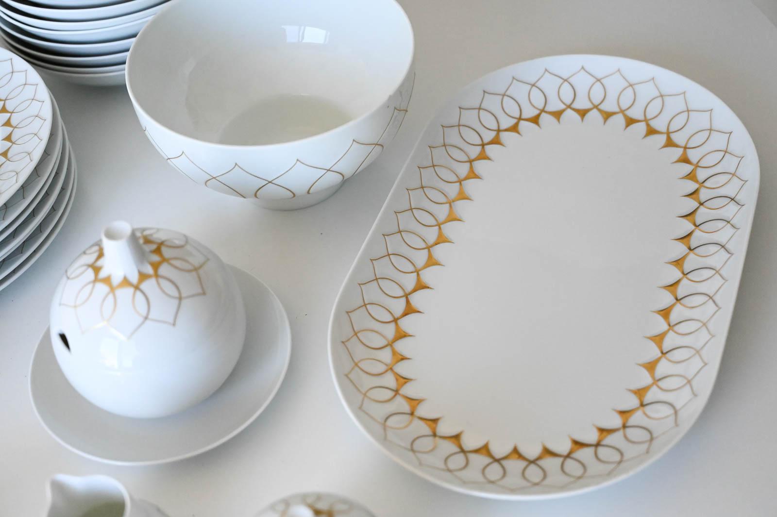 Bjorn Wiinblad for Rosenthal Gold Lotus Silhouette Tableware, Service pour 8 personnes en vente 2
