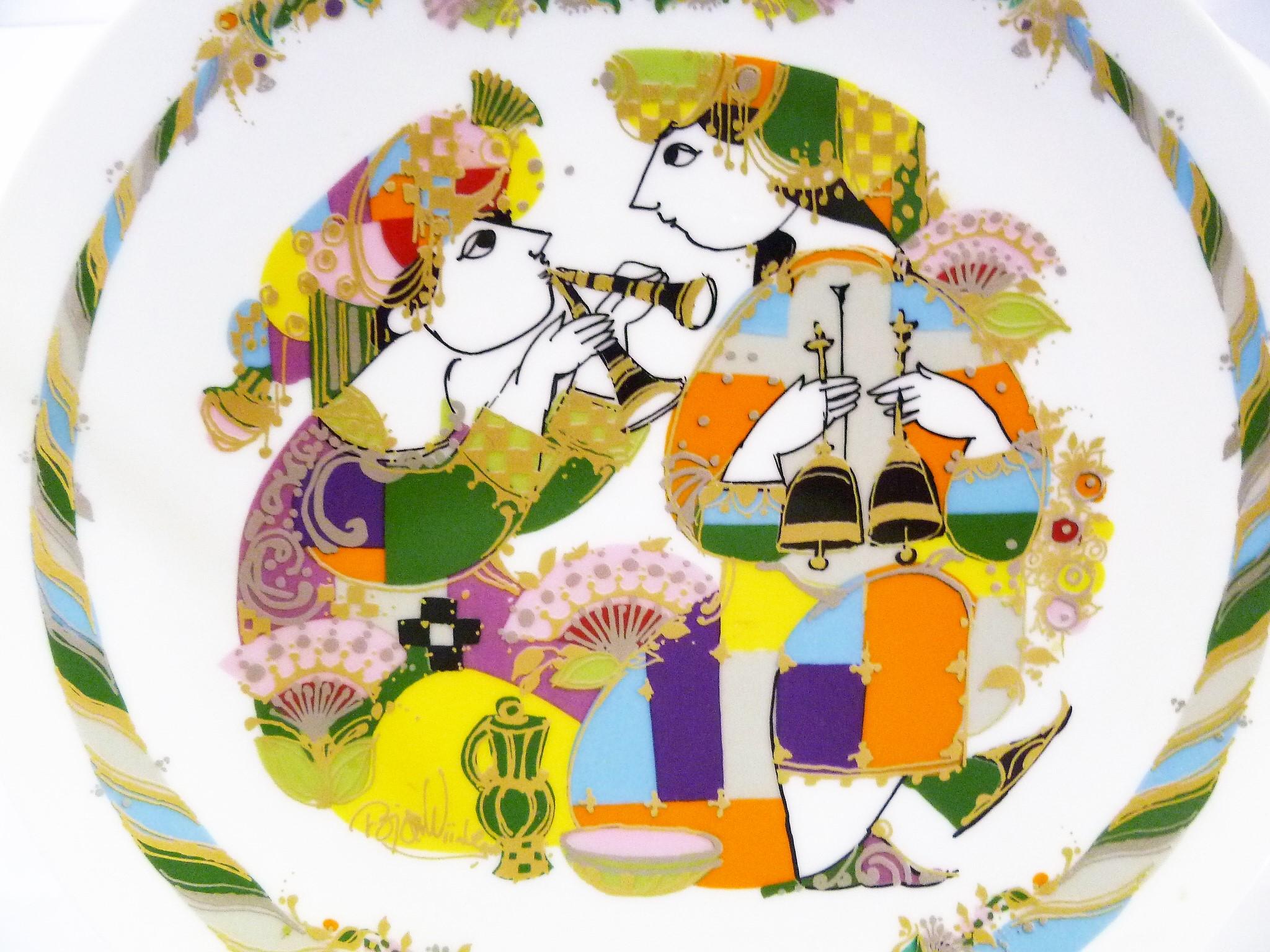 Bjorn Wiinblad for Rosenthal Pair of Concertina Porcelain Decorative Plates In Excellent Condition In Miami, FL