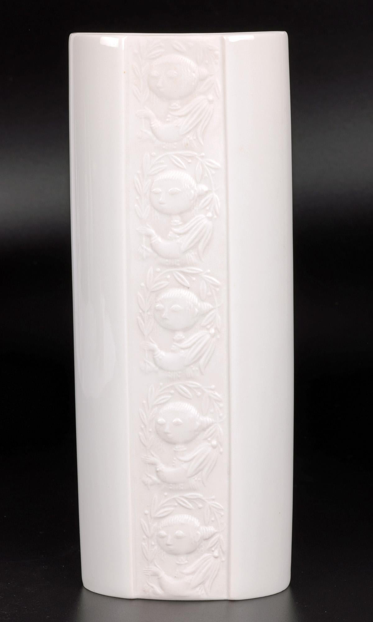 Allemand Vase en porcelaine blanche Bjorn Wiinblad pour Rosenthal Studio-Linie en vente