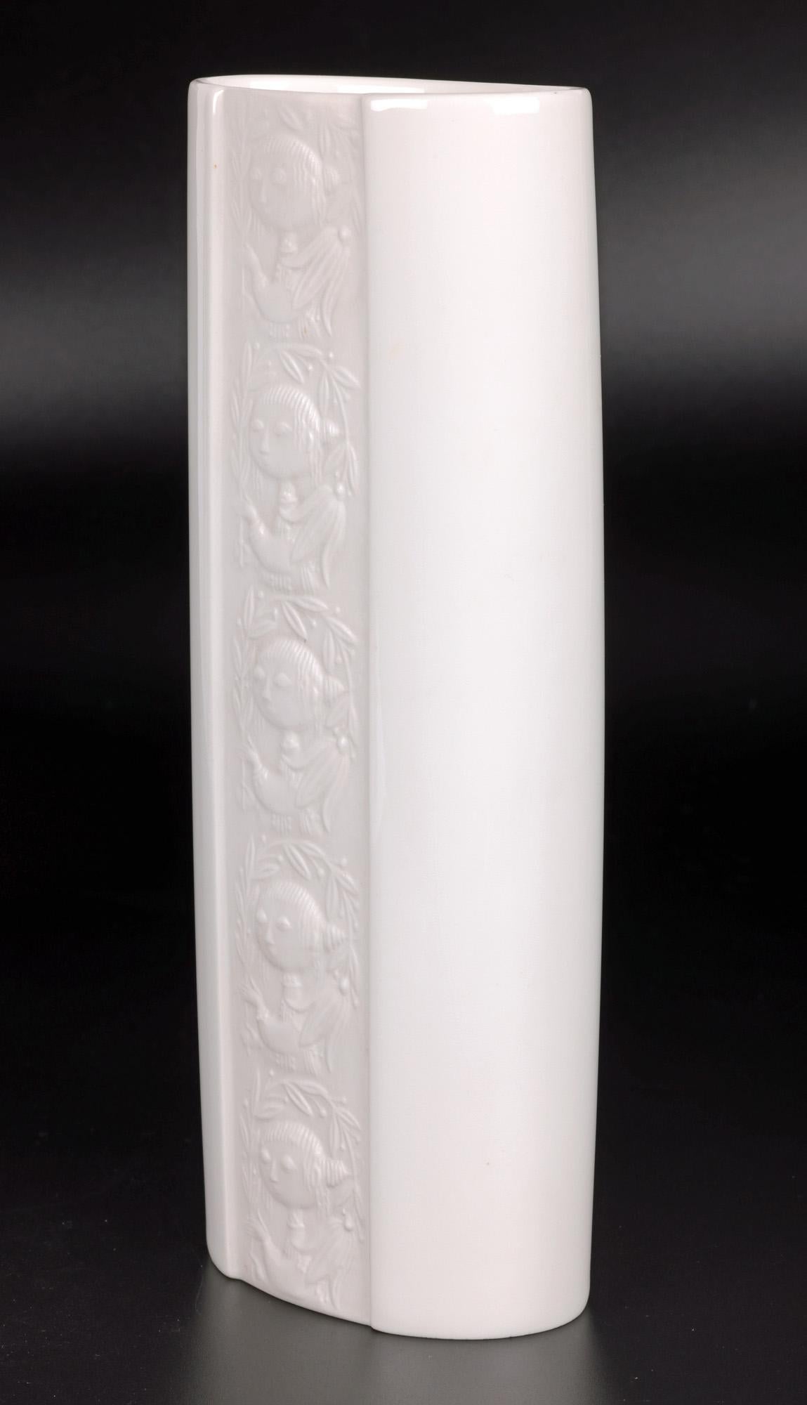 Vase en porcelaine blanche Bjorn Wiinblad pour Rosenthal Studio-Linie Bon état - En vente à Bishop's Stortford, Hertfordshire