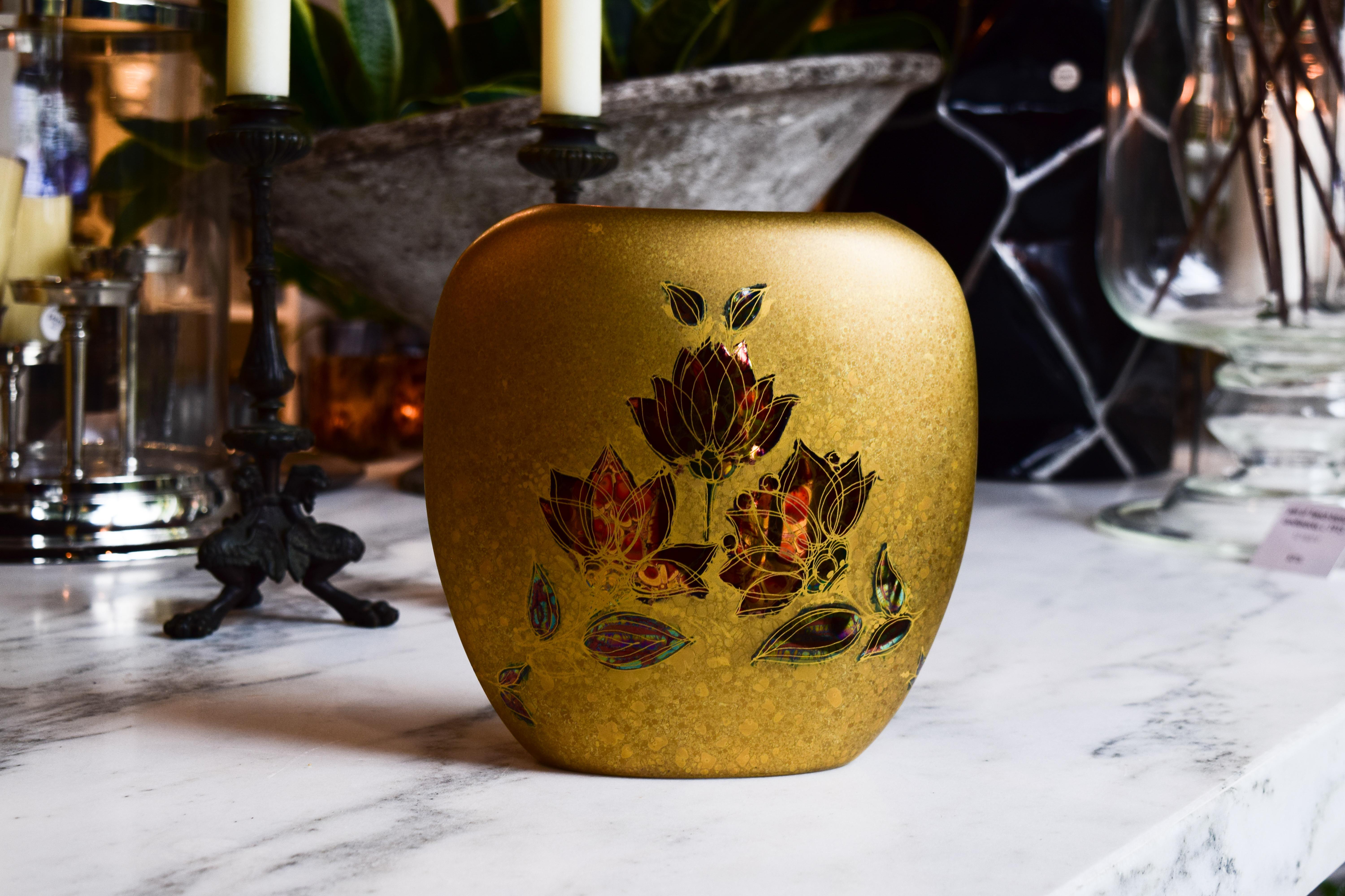 Bjorn Wiinblad Gold Vase im Zustand „Hervorragend“ im Angebot in Bloomfield Hills, MI