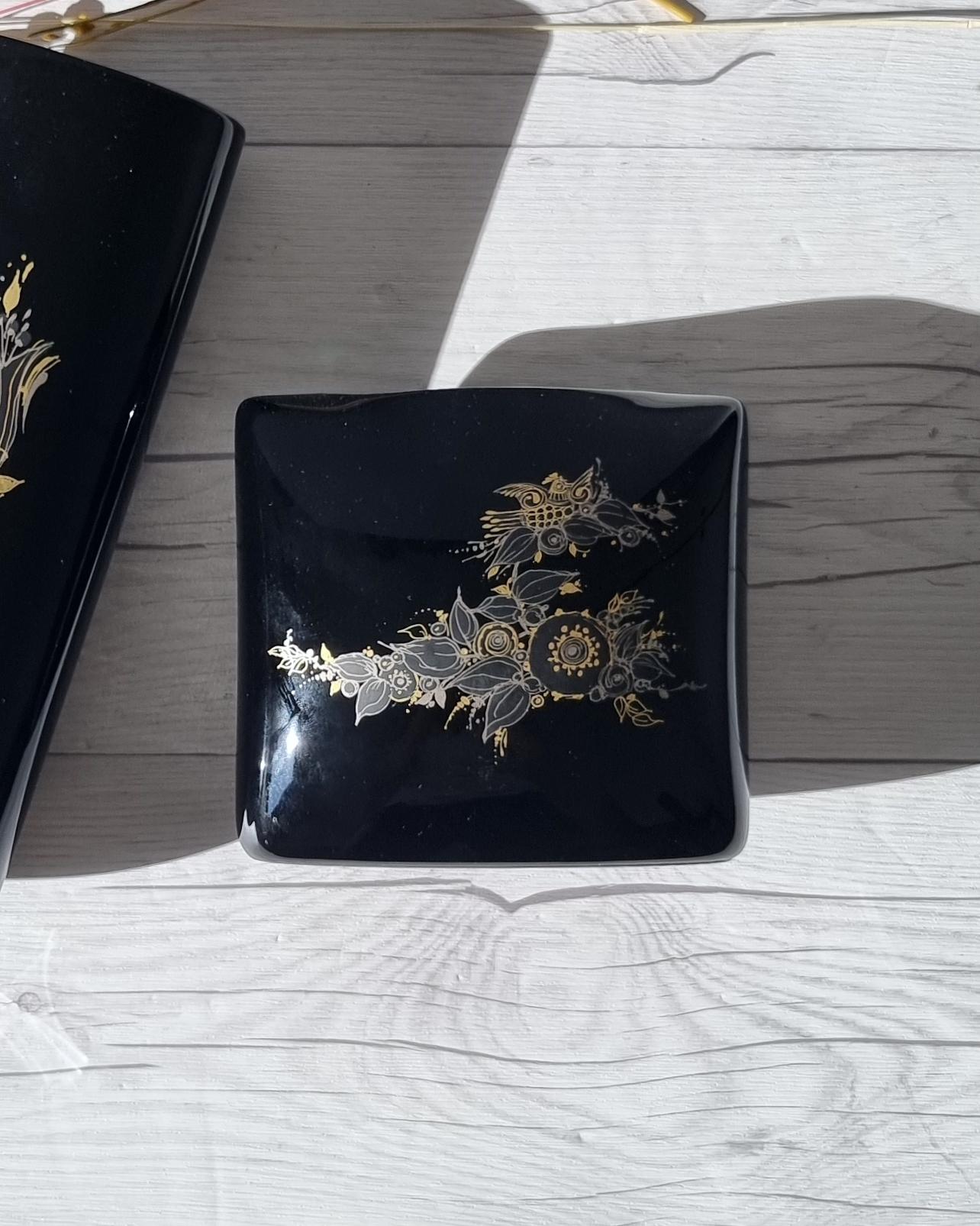Bjorn Wiinblad, Pair of Samuramat Series, Porcelain Noire Gold Gilding Vases 6