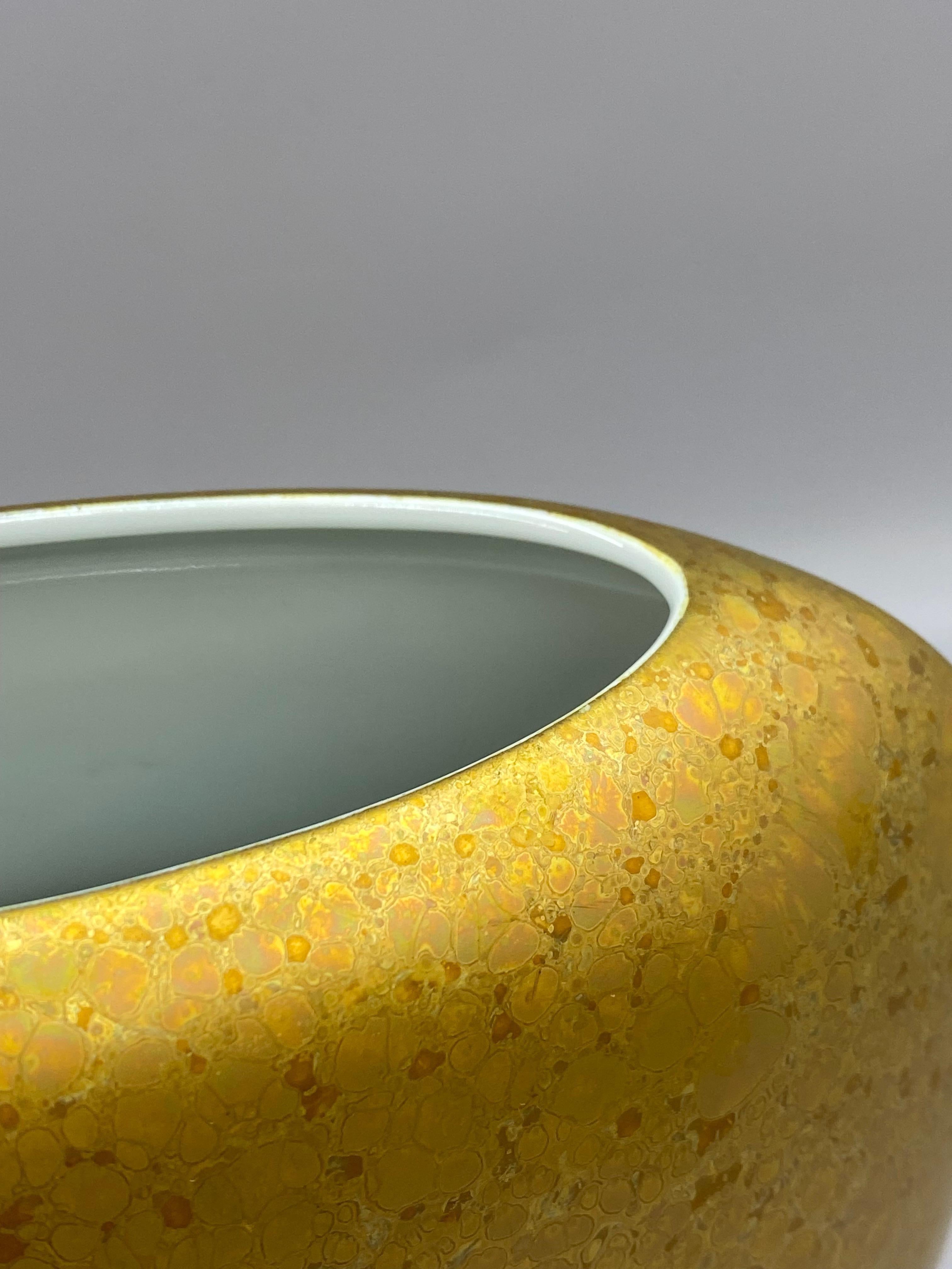 Bjorn Wiinblad Rosenthal Porcelain Gold Glaze Shammuramat Series Pillow Vase in vendita 2