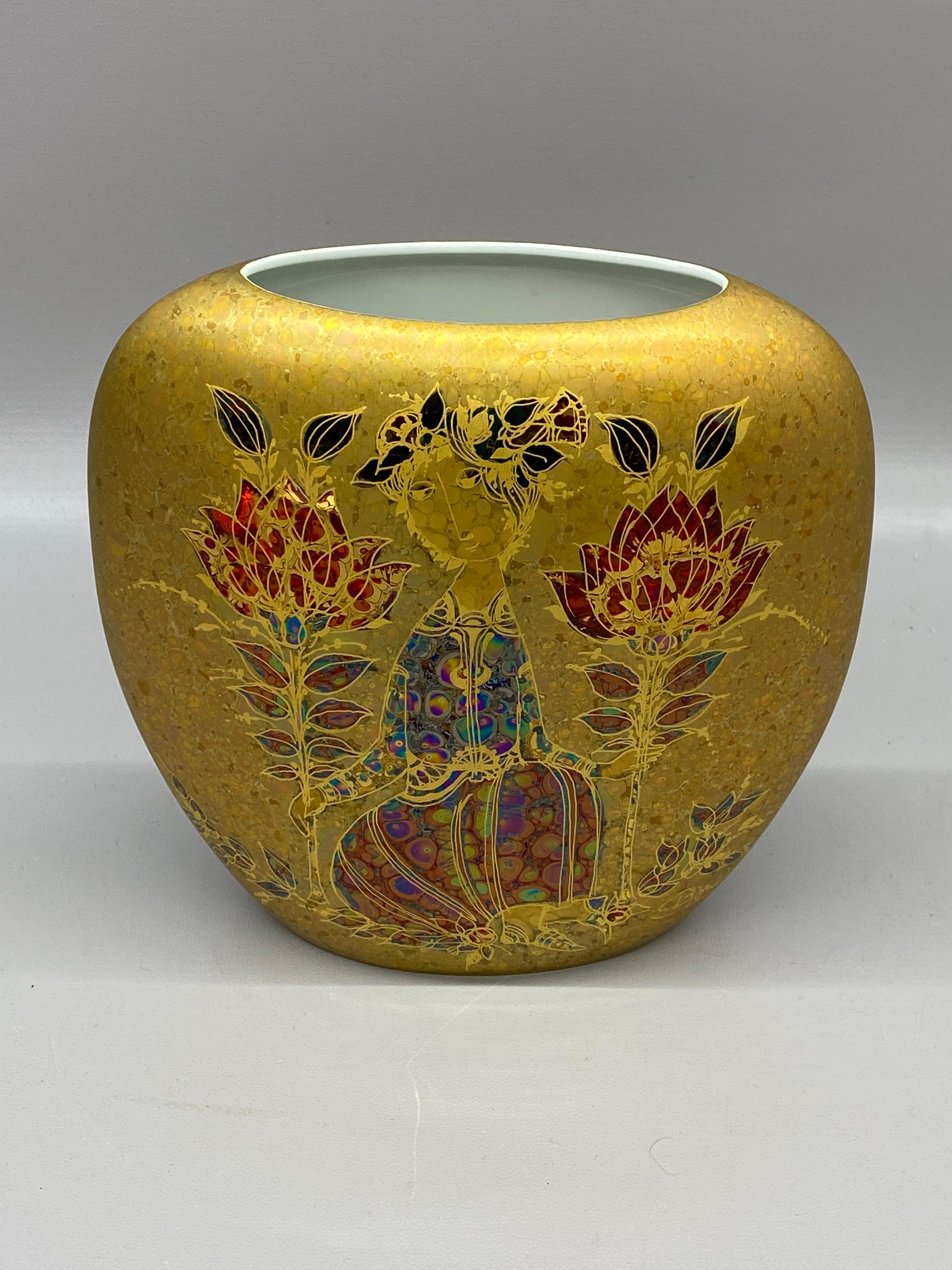 Smaltato Bjorn Wiinblad Rosenthal Porcelain Gold Glaze Shammuramat Series Pillow Vase in vendita