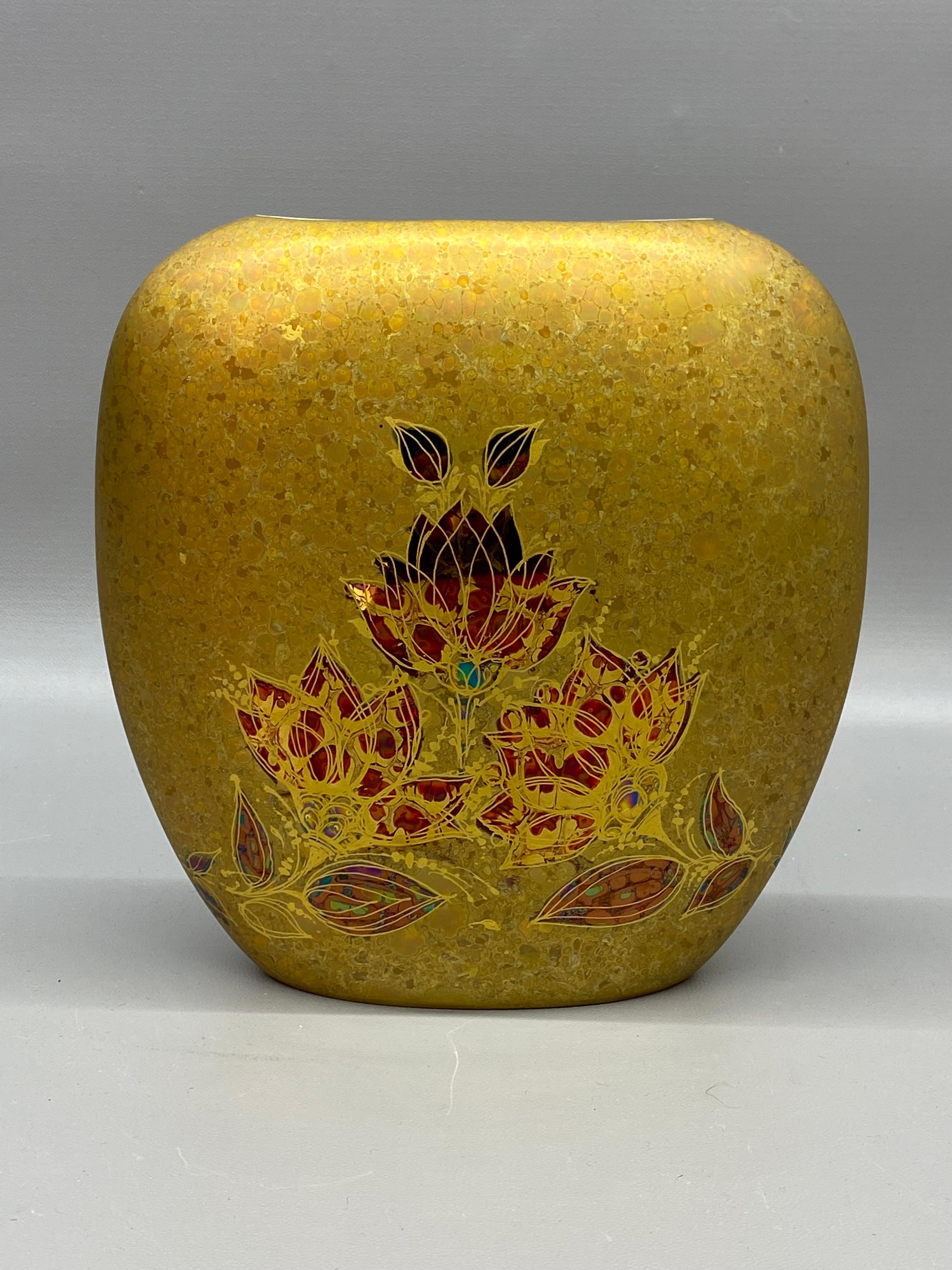 Porcellana Bjorn Wiinblad Rosenthal Porcelain Gold Glaze Shammuramat Series Pillow Vase in vendita
