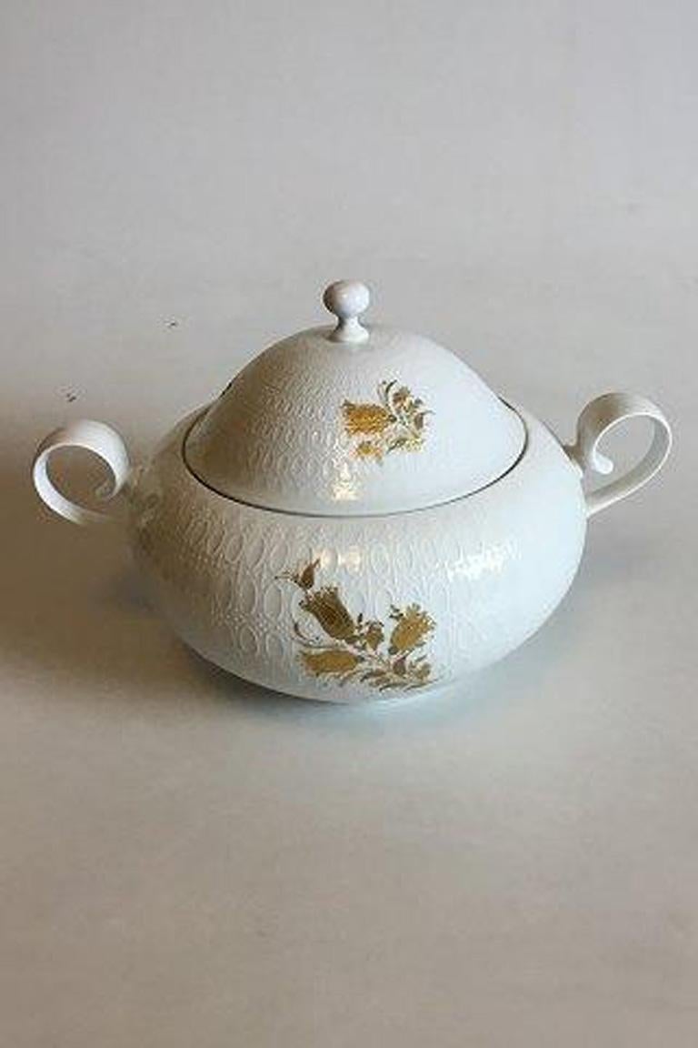 Bjorn Wiinblad/Rosenthal Romanze Studioline 3620 bowl with lid. 

Measures 30 cm / 11 13/16 in. x 19 cm / 7 31/64 in.
       