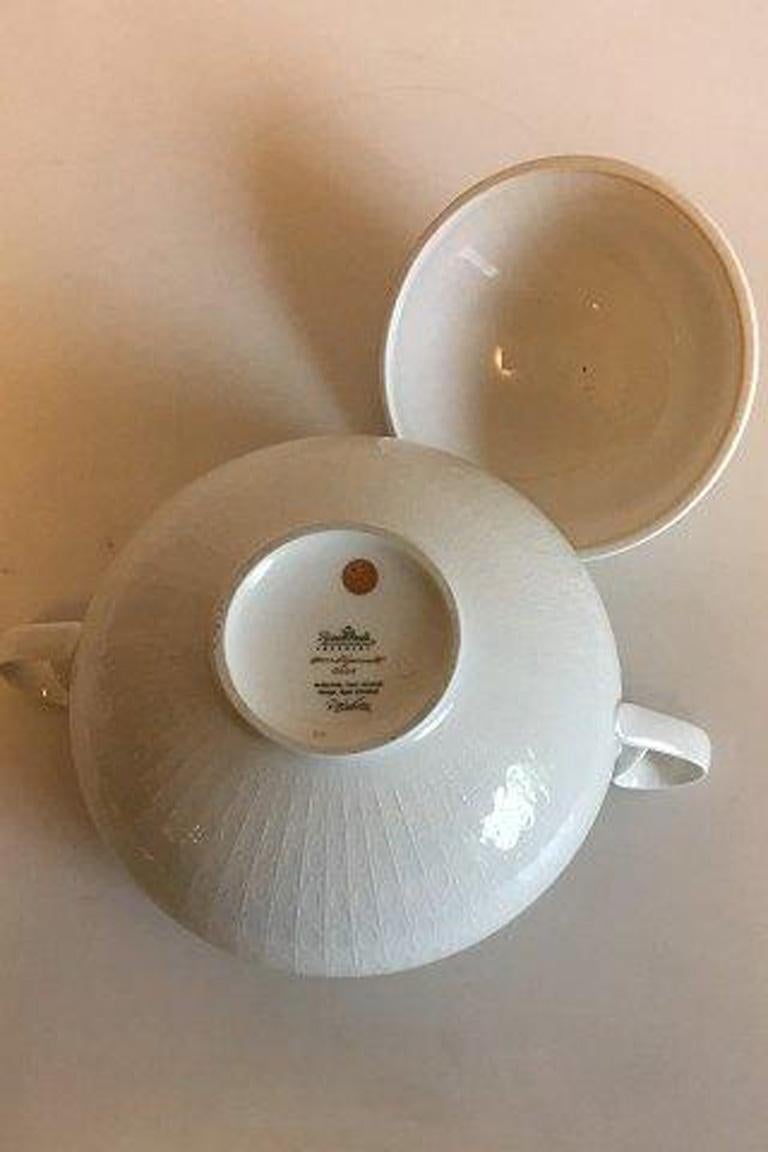 Bjorn Wiinblad/Rosenthal Romanze Studioline 3620 bowl with lid. 

Measures 26 cm / 10 15/64 in. x 14 cm / 5 33/64 in.
      