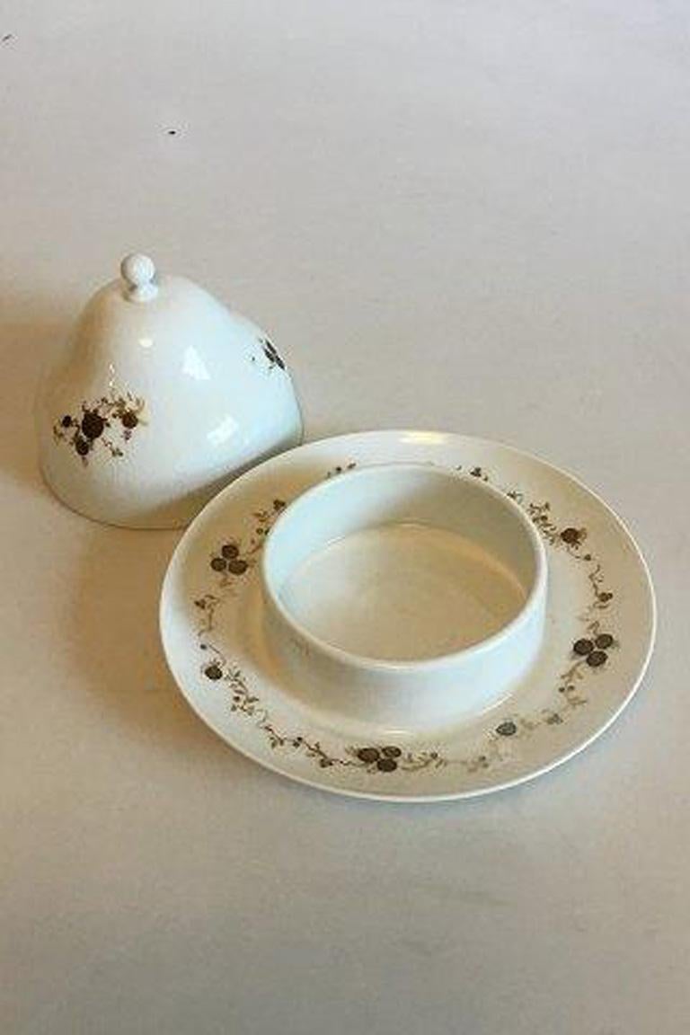 Bjorn Wiinblad/Rosenthal Romanze Studioline 3620 Butterdose. 

Maße: 11 cm / 4 21/64 in. x 19 cm / 7 31/64 in.
 