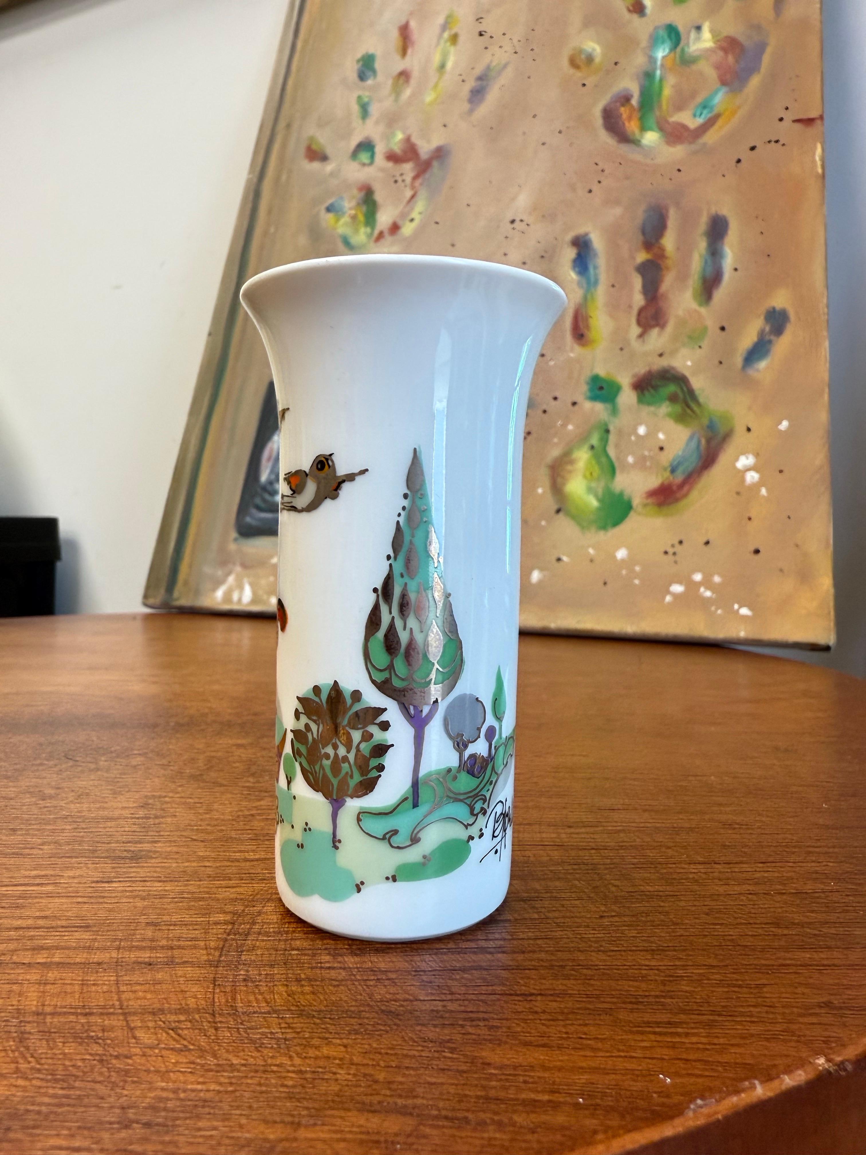 Vintage and rare - Vintage Rosenthal Wiinblad Sheherazade Concertina Oriental Night Music Arund Vase - Rosenthal Studio Line, small vase or home decor. Designed by Bjorn Wiinlad in Germany. Lovely design and great colors!  No chips or cracks. Neat