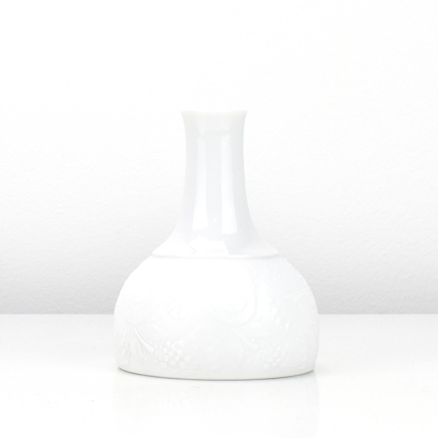 Mid-Century Modern Vase Björn Wiinblad Porcelaine blanche Rosenthal Studio-line Allemagne Motif colombe en vente