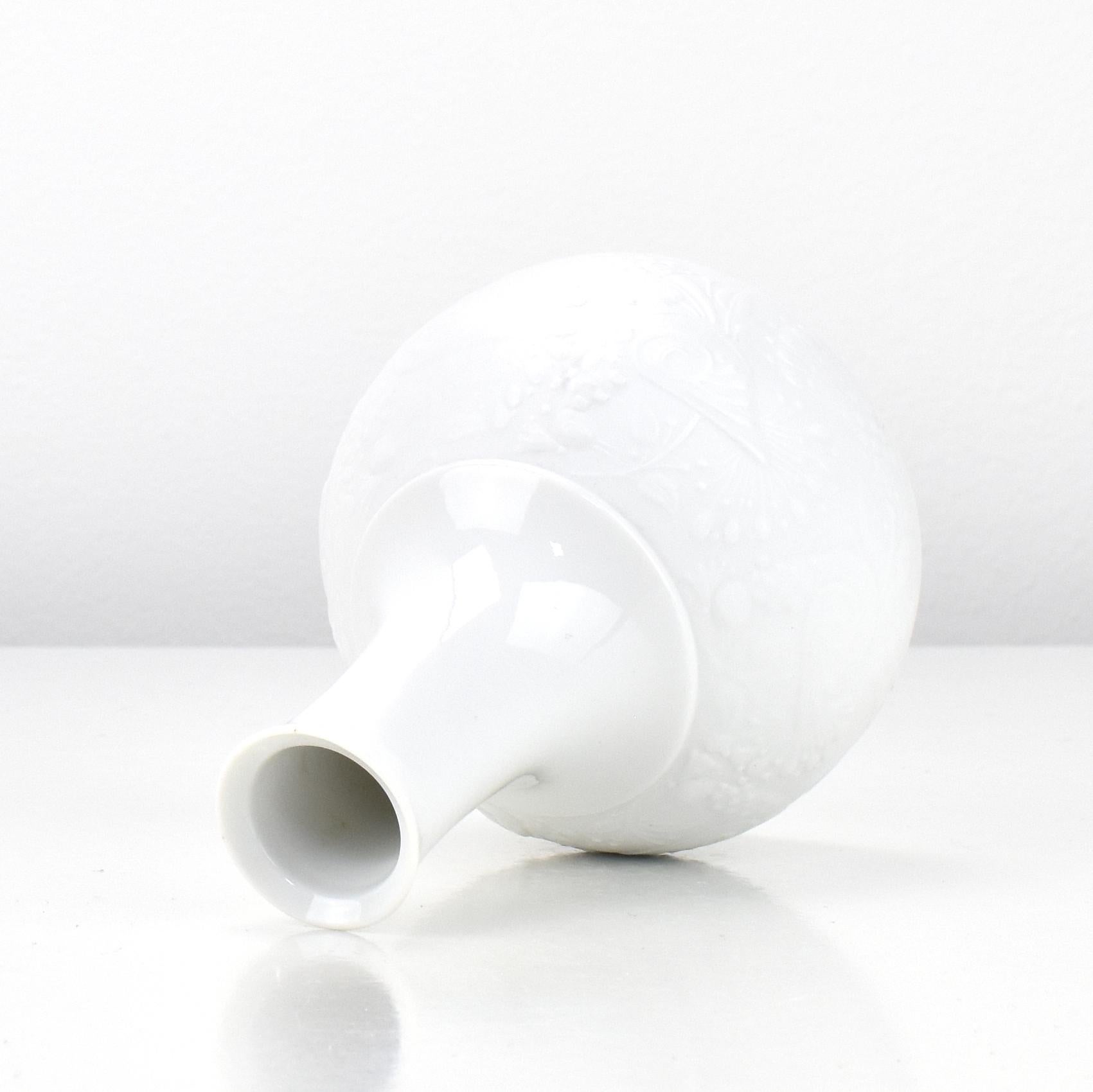 Björn Wiinblad Vase White Porcelain Rosenthal Studio-line Germany Dove Pattern For Sale 1