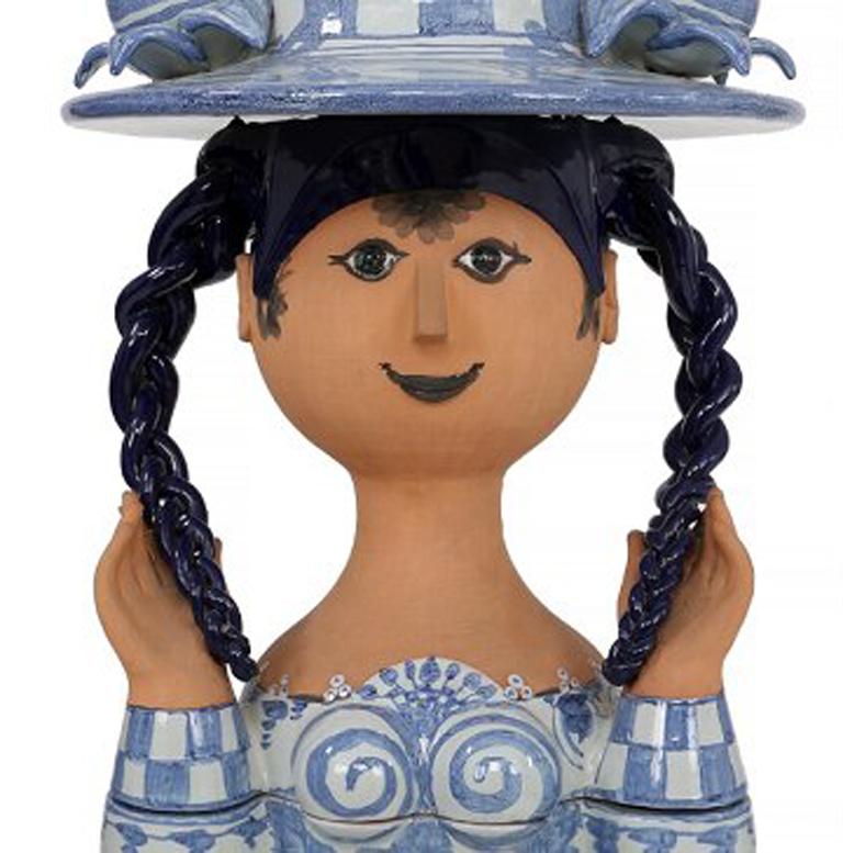 Bjorn Wiinblad: Very rare and monumental female figure of stoneware, in five parts, top with flower pot in the shape of a hat.
Decorated with blue-colored motifs on light gray base, braids with dark blue glaze.
Measures: Height incl. base 172 cm.