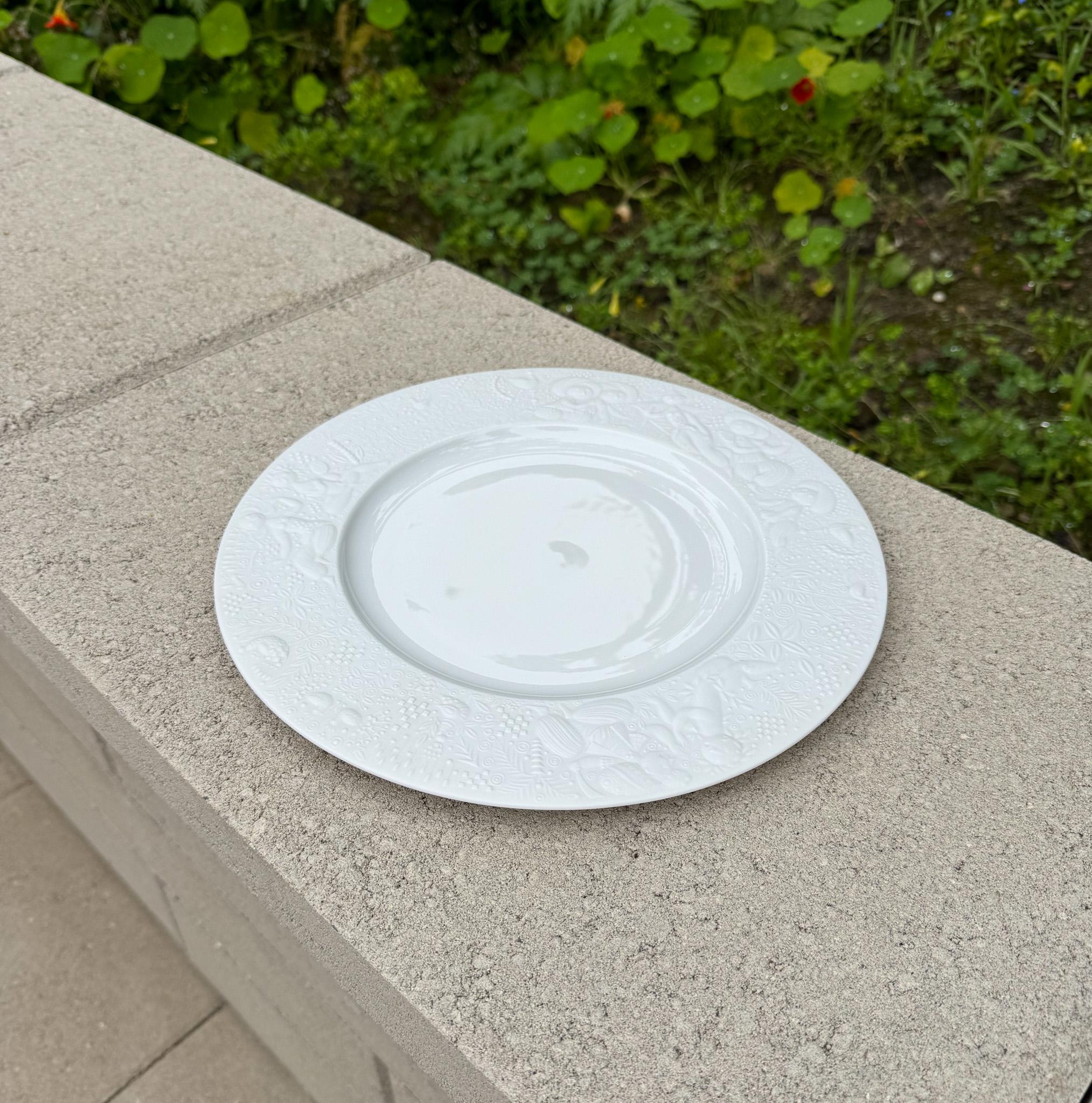 Assiette de 10,5 pouces en porcelaine blanche de Bjorn Whiting pour Rosenthal, Allemagne, 20e siècle en vente 4