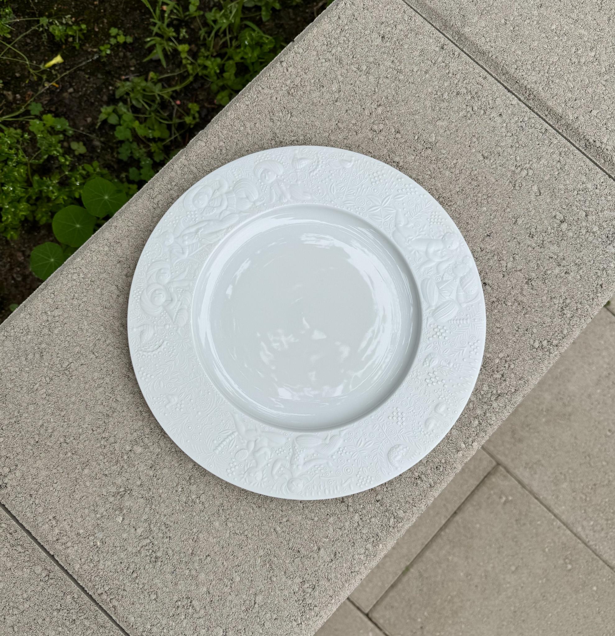 Assiette de 10,5 pouces en porcelaine blanche de Whiting pour Rosenthal, Allemagne, 20e siècle.  